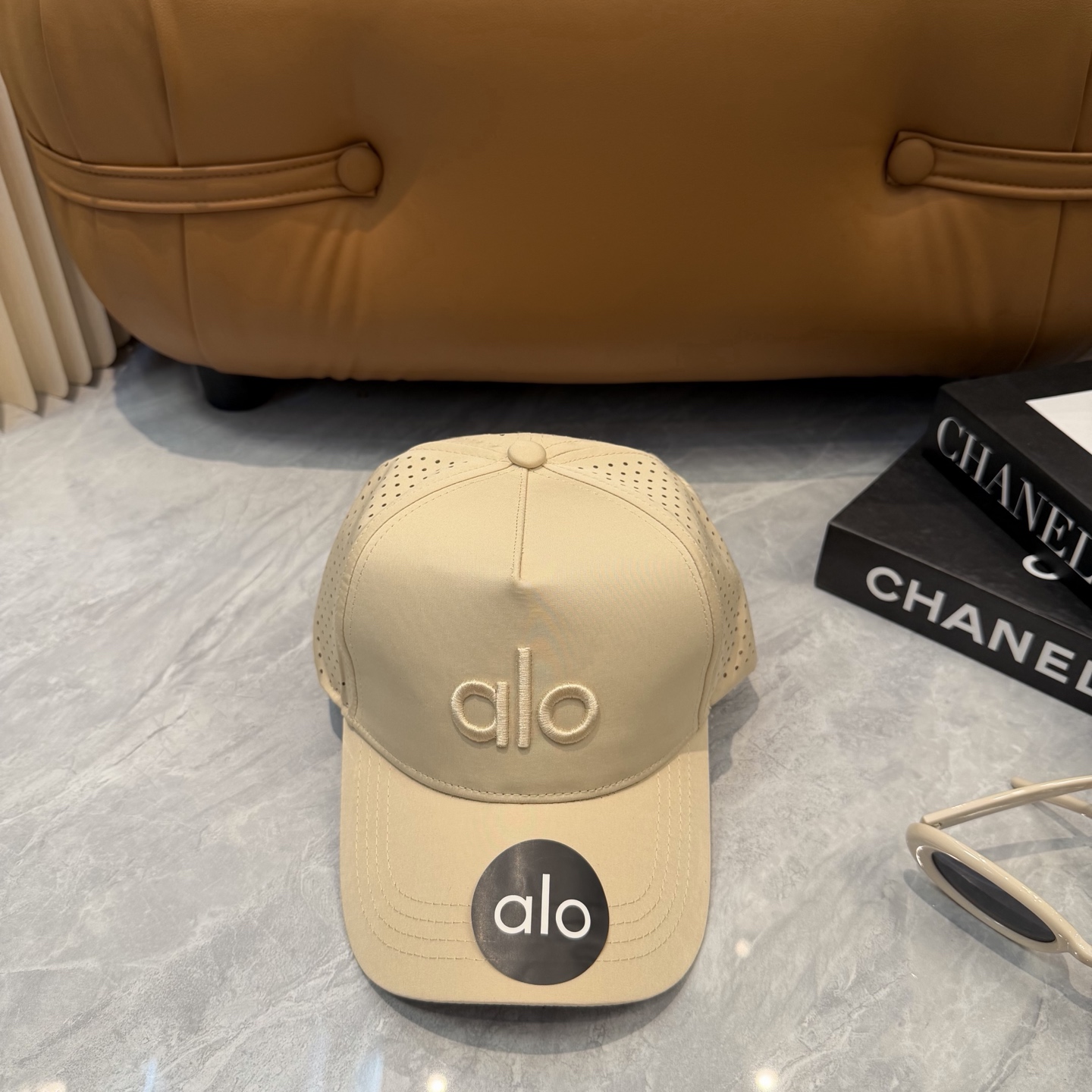 aIo 透气孔棒球帽🧢 爆🔥男女都可以完美驾驭！ 修饰脸型、显脸小绝绝子的一款棒球帽！ 轻盈透气！休闲百搭！ 	 