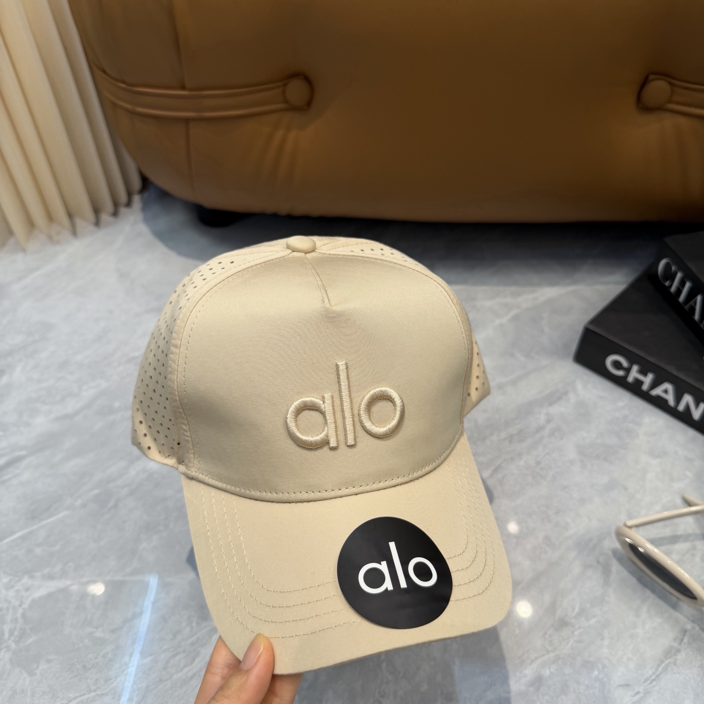 aIo 透气孔棒球帽🧢 爆🔥男女都可以完美驾驭！ 修饰脸型、显脸小绝绝子的一款棒球帽！ 轻盈透气！休闲百搭！ 	 