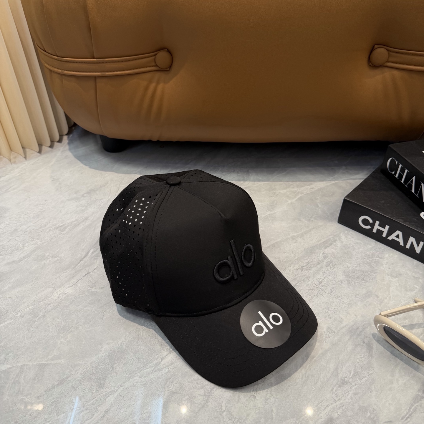 aIo 透气孔棒球帽🧢 爆🔥男女都可以完美驾驭！ 修饰脸型、显脸小绝绝子的一款棒球帽！ 轻盈透气！休闲百搭！ 	 