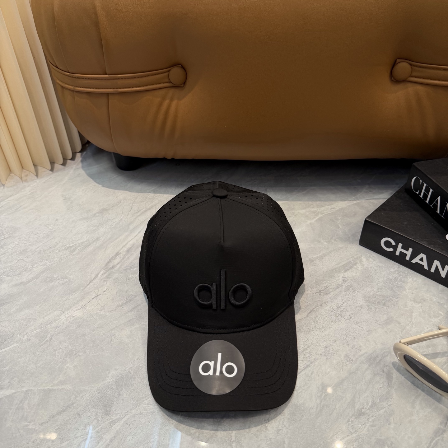 aIo 透气孔棒球帽🧢 爆🔥男女都可以完美驾驭！ 修饰脸型、显脸小绝绝子的一款棒球帽！ 轻盈透气！休闲百搭！ 	 