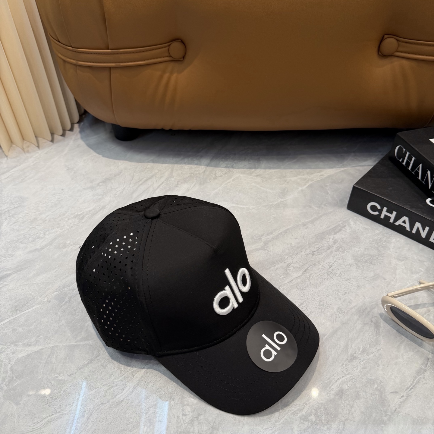 aIo 透气孔棒球帽🧢 爆🔥男女都可以完美驾驭！ 修饰脸型、显脸小绝绝子的一款棒球帽！ 轻盈透气！休闲百搭！ 	 