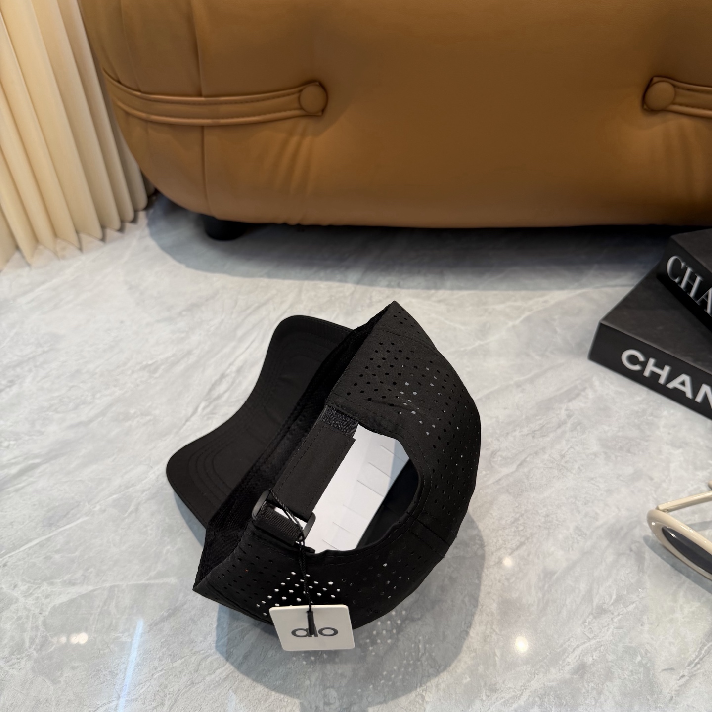 aIo 透气孔棒球帽🧢 爆🔥男女都可以完美驾驭！ 修饰脸型、显脸小绝绝子的一款棒球帽！ 轻盈透气！休闲百搭！ 	 