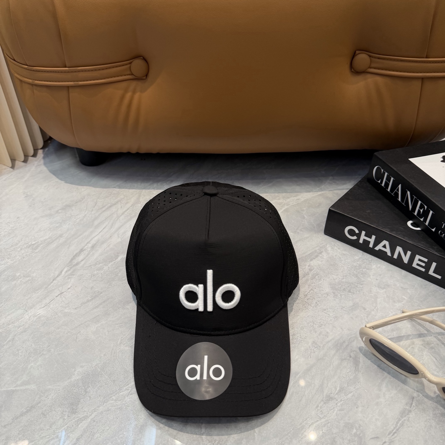 aIo 透气孔棒球帽🧢 爆🔥男女都可以完美驾驭！ 修饰脸型、显脸小绝绝子的一款棒球帽！ 轻盈透气！休闲百搭！ 	 