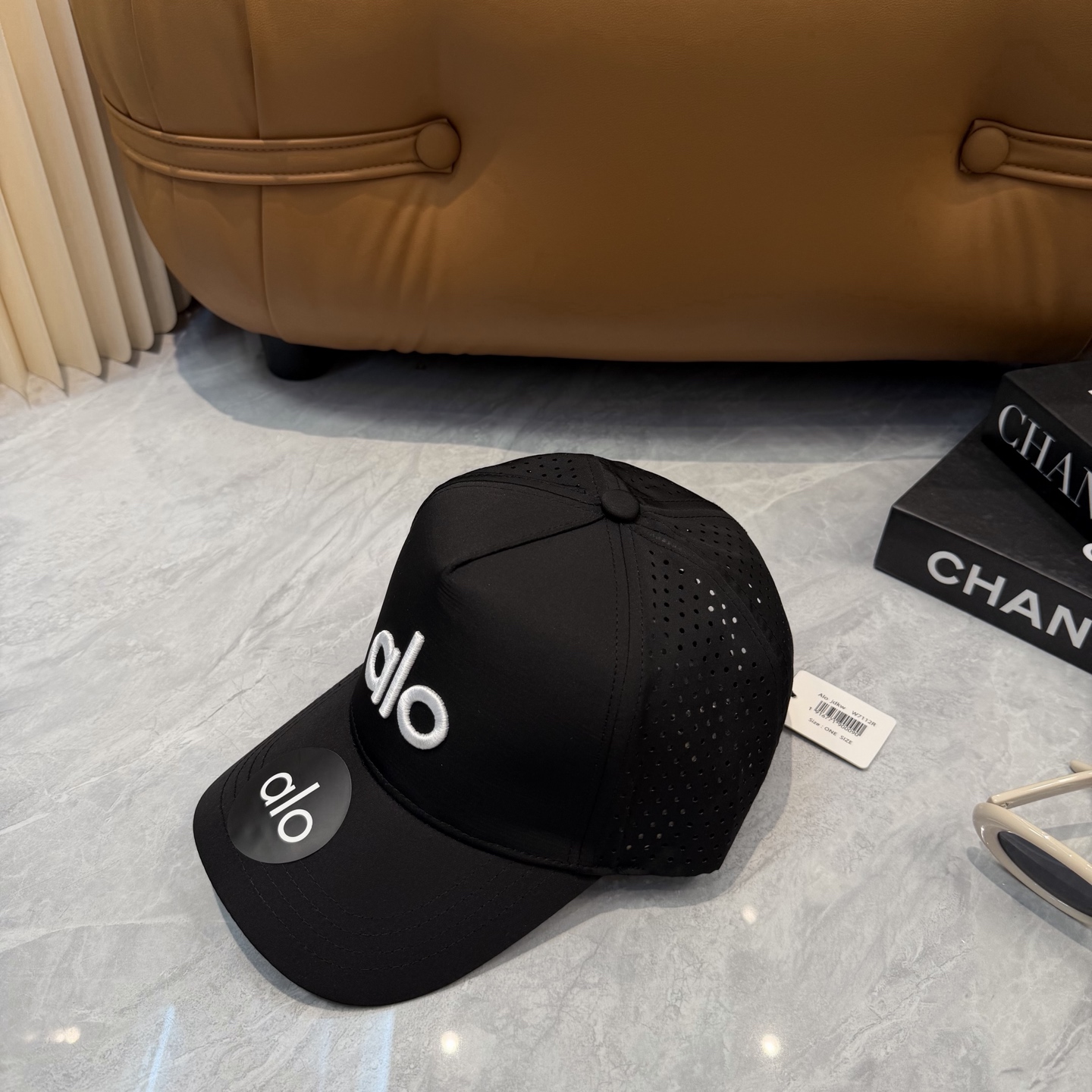 aIo 透气孔棒球帽🧢 爆🔥男女都可以完美驾驭！ 修饰脸型、显脸小绝绝子的一款棒球帽！ 轻盈透气！休闲百搭！ 	 