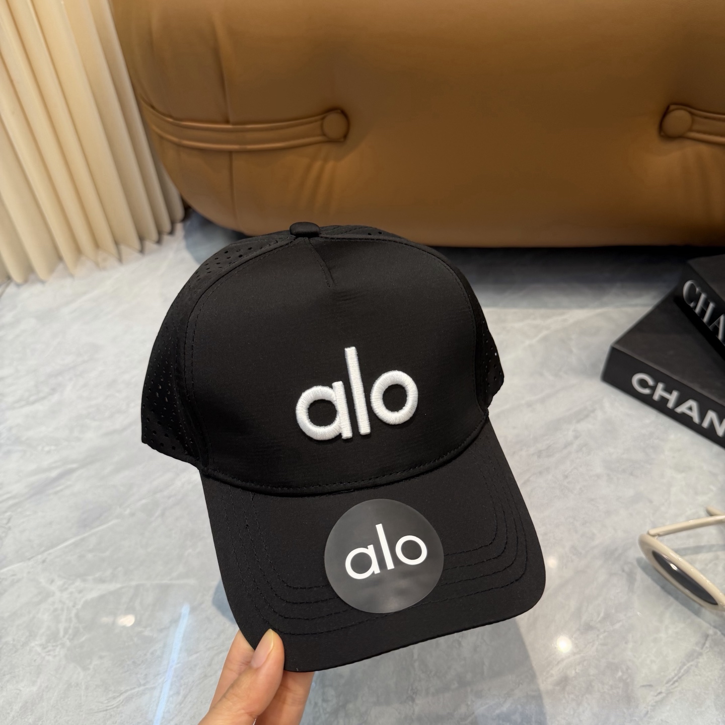 aIo 透气孔棒球帽🧢 爆🔥男女都可以完美驾驭！ 修饰脸型、显脸小绝绝子的一款棒球帽！ 轻盈透气！休闲百搭！ 	 
