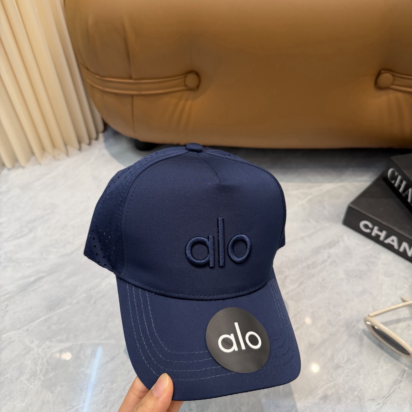 aIo 透气孔棒球帽🧢 爆🔥男女都可以完美驾驭！ 修饰脸型、显脸小绝绝子的一款棒球帽！ 轻盈透气！休闲百搭！ 	 