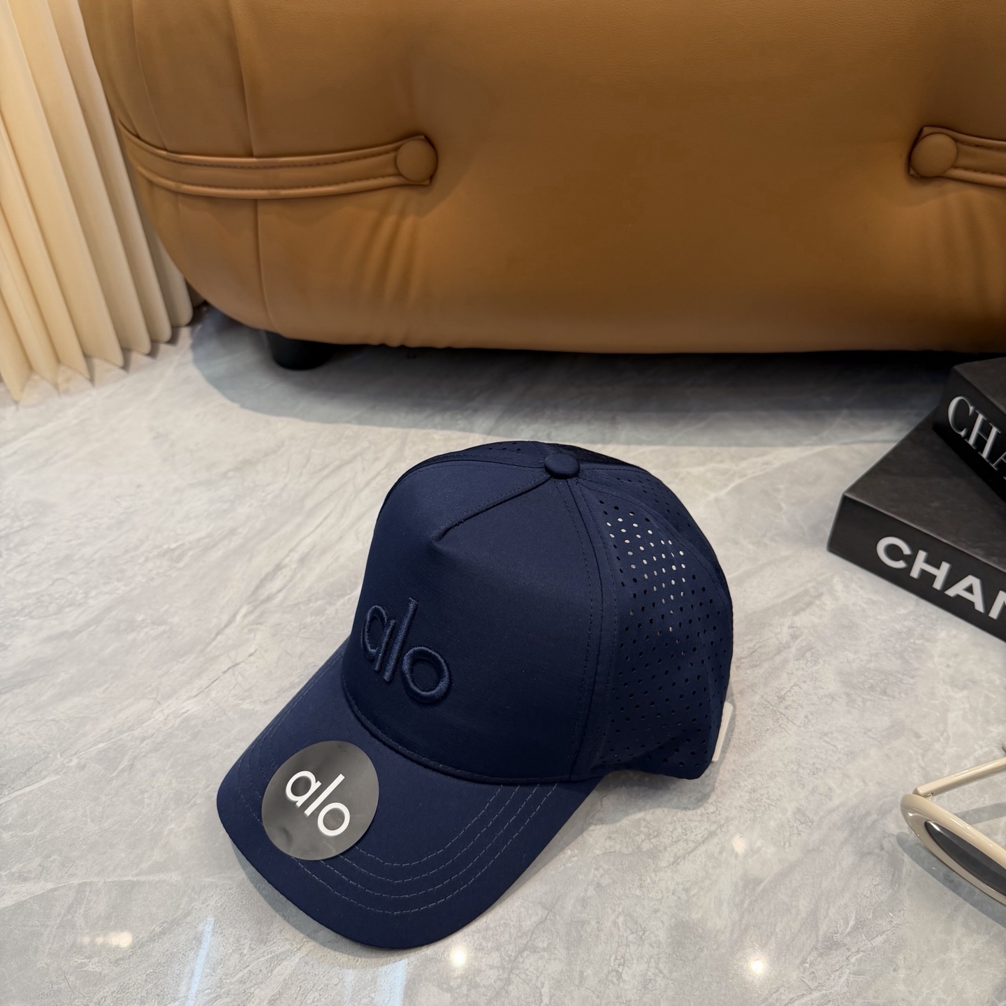 aIo 透气孔棒球帽🧢 爆🔥男女都可以完美驾驭！ 修饰脸型、显脸小绝绝子的一款棒球帽！ 轻盈透气！休闲百搭！ 	 