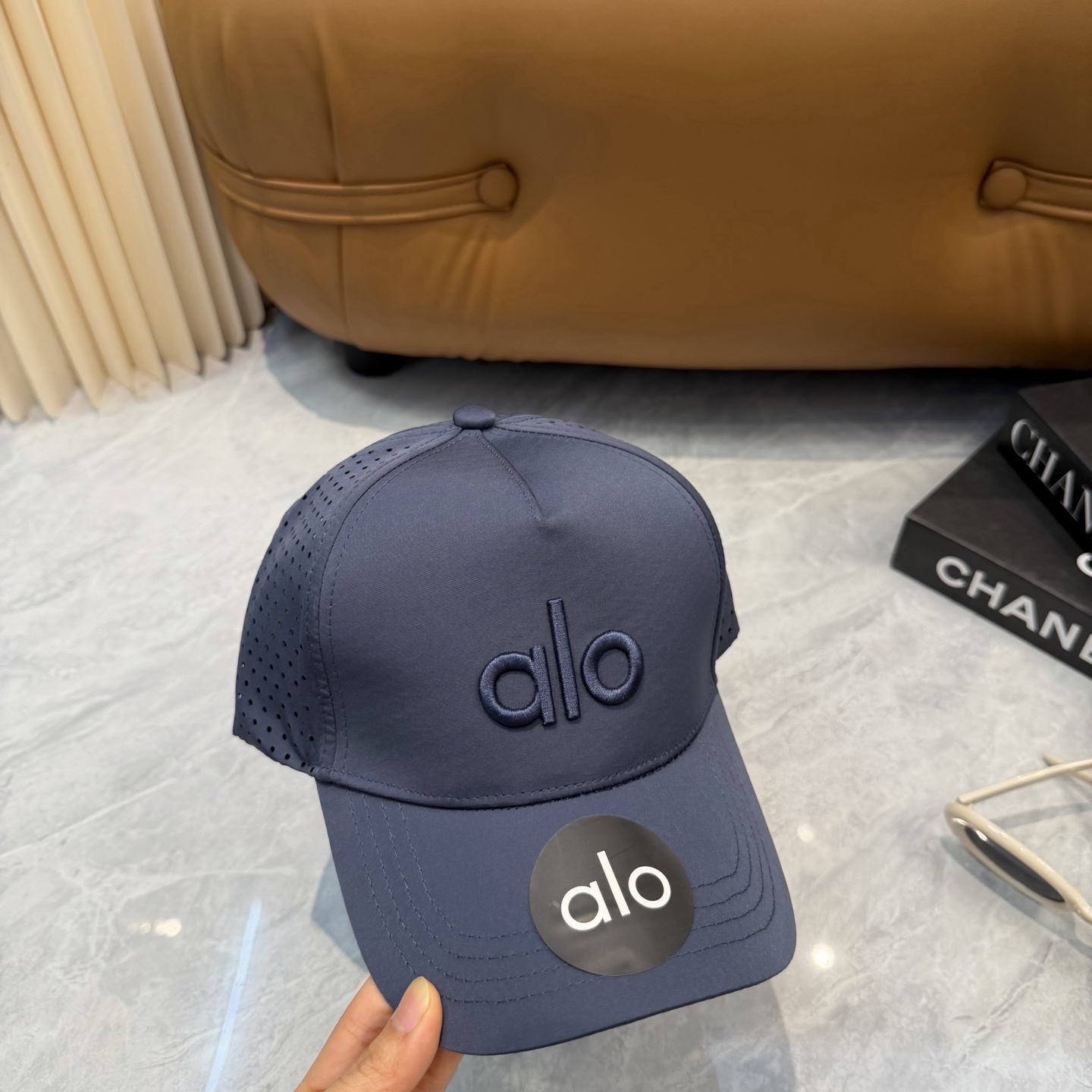 aIo 透气孔棒球帽🧢 爆🔥男女都可以完美驾驭！ 修饰脸型、显脸小绝绝子的一款棒球帽！ 轻盈透气！休闲百搭！ 	 