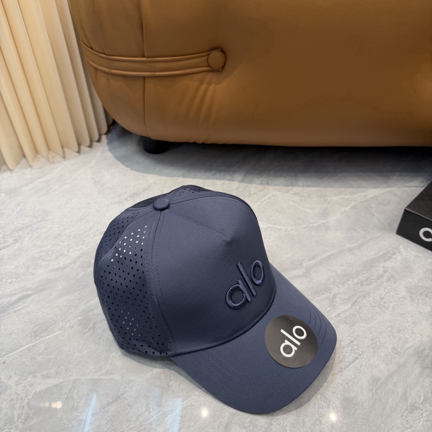aIo 透气孔棒球帽🧢 爆🔥男女都可以完美驾驭！ 修饰脸型、显脸小绝绝子的一款棒球帽！ 轻盈透气！休闲百搭！ 	 