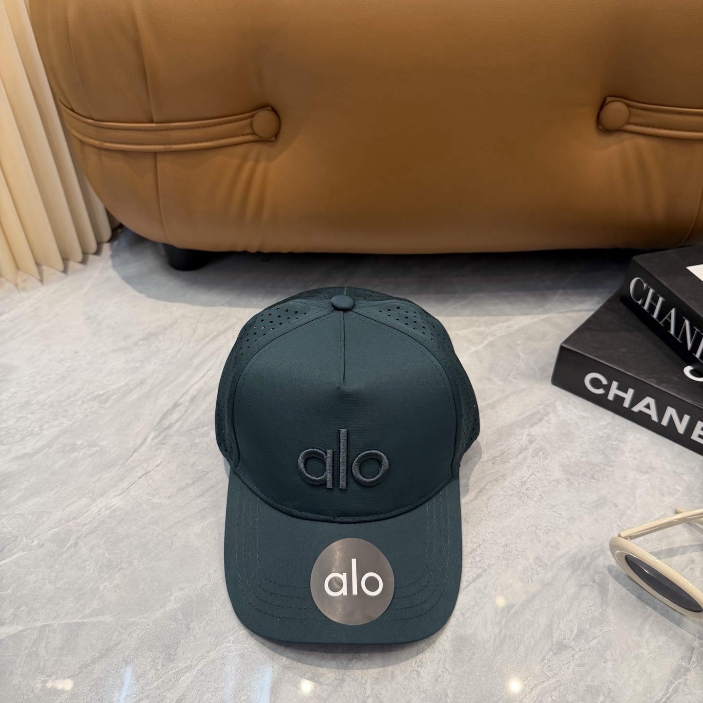 aIo 透气孔棒球帽🧢 爆🔥男女都可以完美驾驭！ 修饰脸型、显脸小绝绝子的一款棒球帽！ 轻盈透气！休闲百搭！ 	 