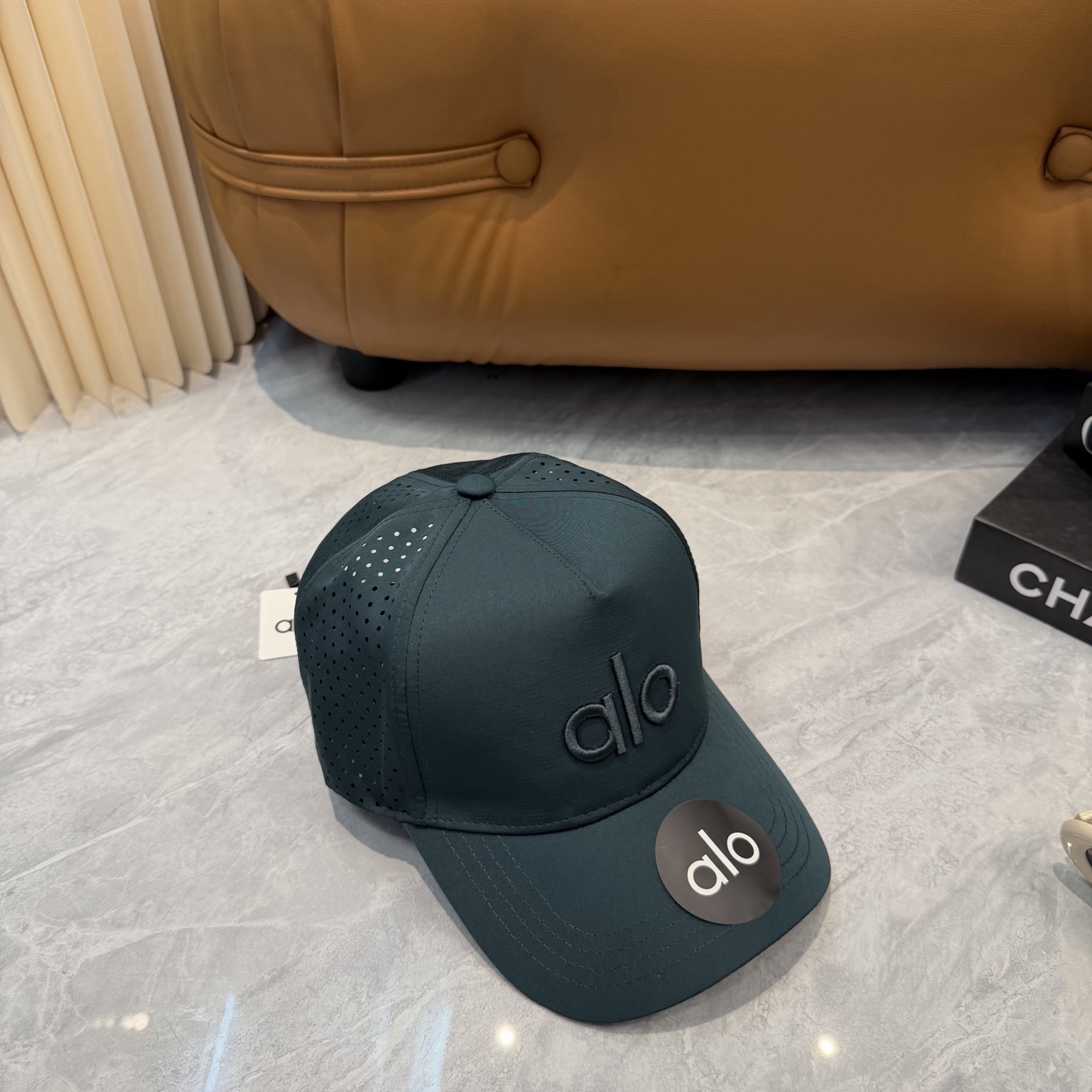 aIo 透气孔棒球帽🧢 爆🔥男女都可以完美驾驭！ 修饰脸型、显脸小绝绝子的一款棒球帽！ 轻盈透气！休闲百搭！ 	 