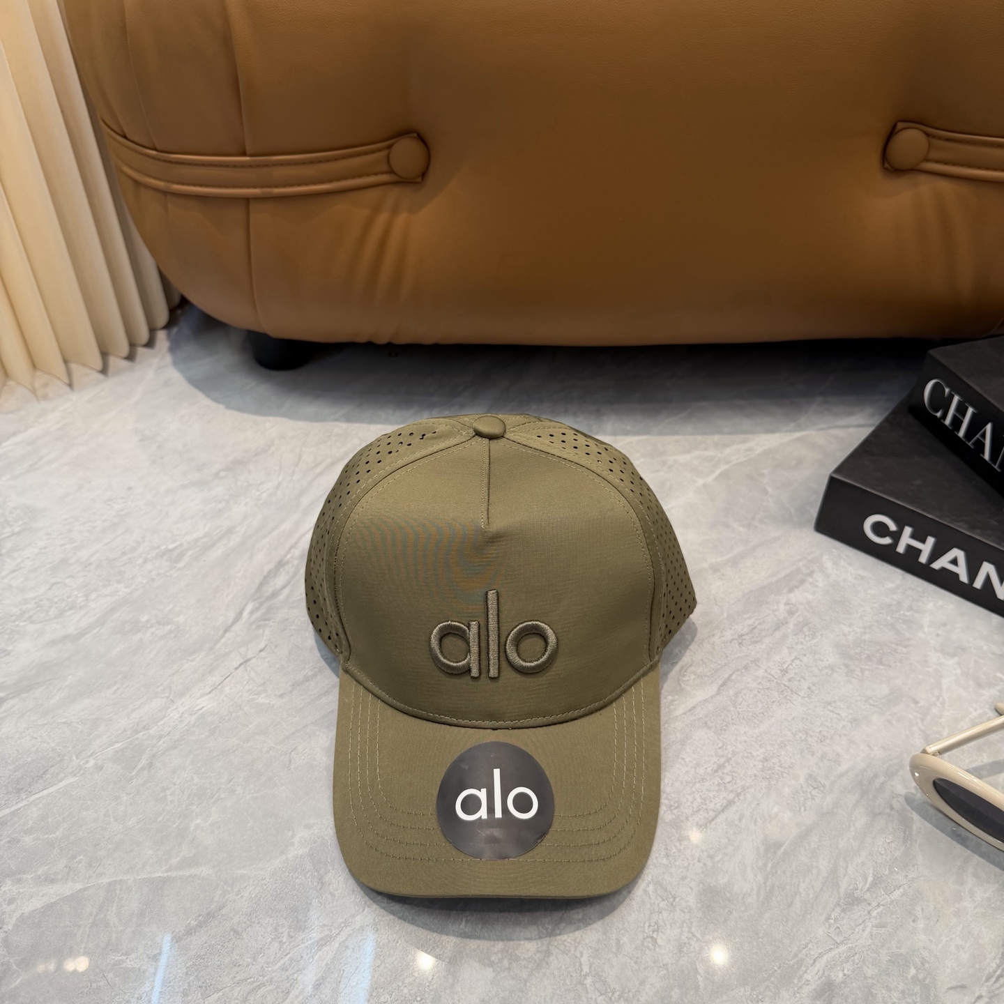 aIo 透气孔棒球帽🧢 爆🔥男女都可以完美驾驭！ 修饰脸型、显脸小绝绝子的一款棒球帽！ 轻盈透气！休闲百搭！ 	 
