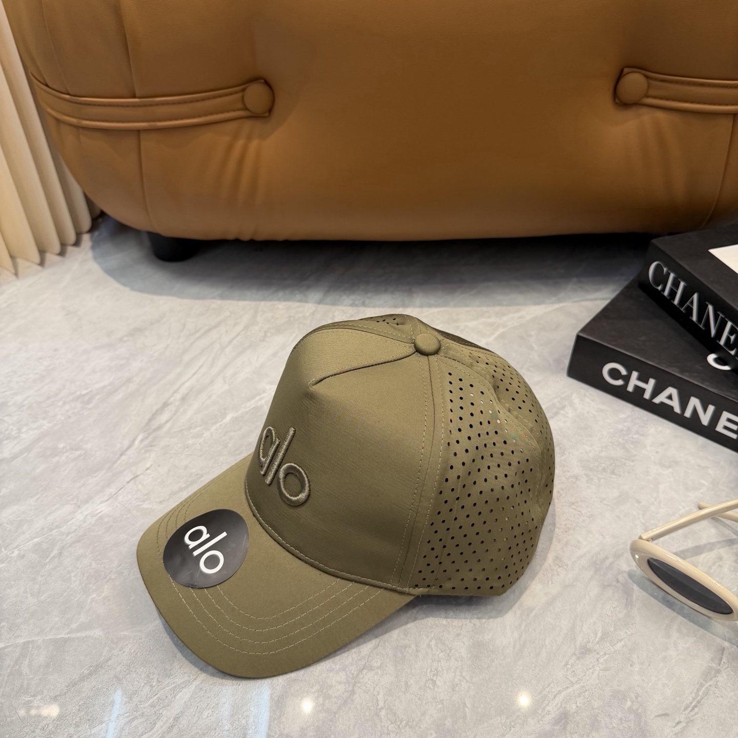 aIo 透气孔棒球帽🧢 爆🔥男女都可以完美驾驭！ 修饰脸型、显脸小绝绝子的一款棒球帽！ 轻盈透气！休闲百搭！ 	 