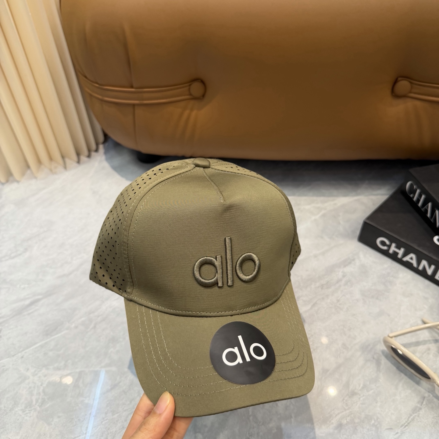 aIo 透气孔棒球帽🧢 爆🔥男女都可以完美驾驭！ 修饰脸型、显脸小绝绝子的一款棒球帽！ 轻盈透气！休闲百搭！ 	 