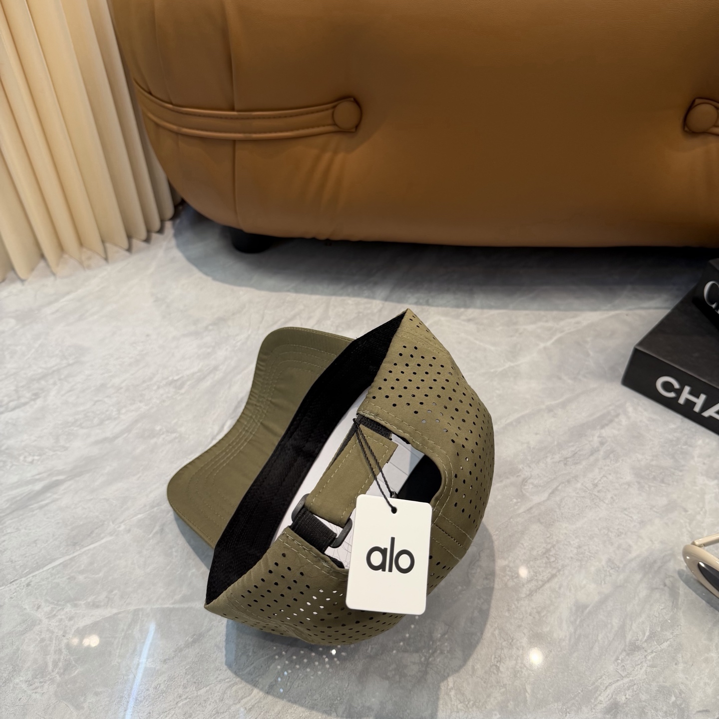 aIo 透气孔棒球帽🧢 爆🔥男女都可以完美驾驭！ 修饰脸型、显脸小绝绝子的一款棒球帽！ 轻盈透气！休闲百搭！ 	 
