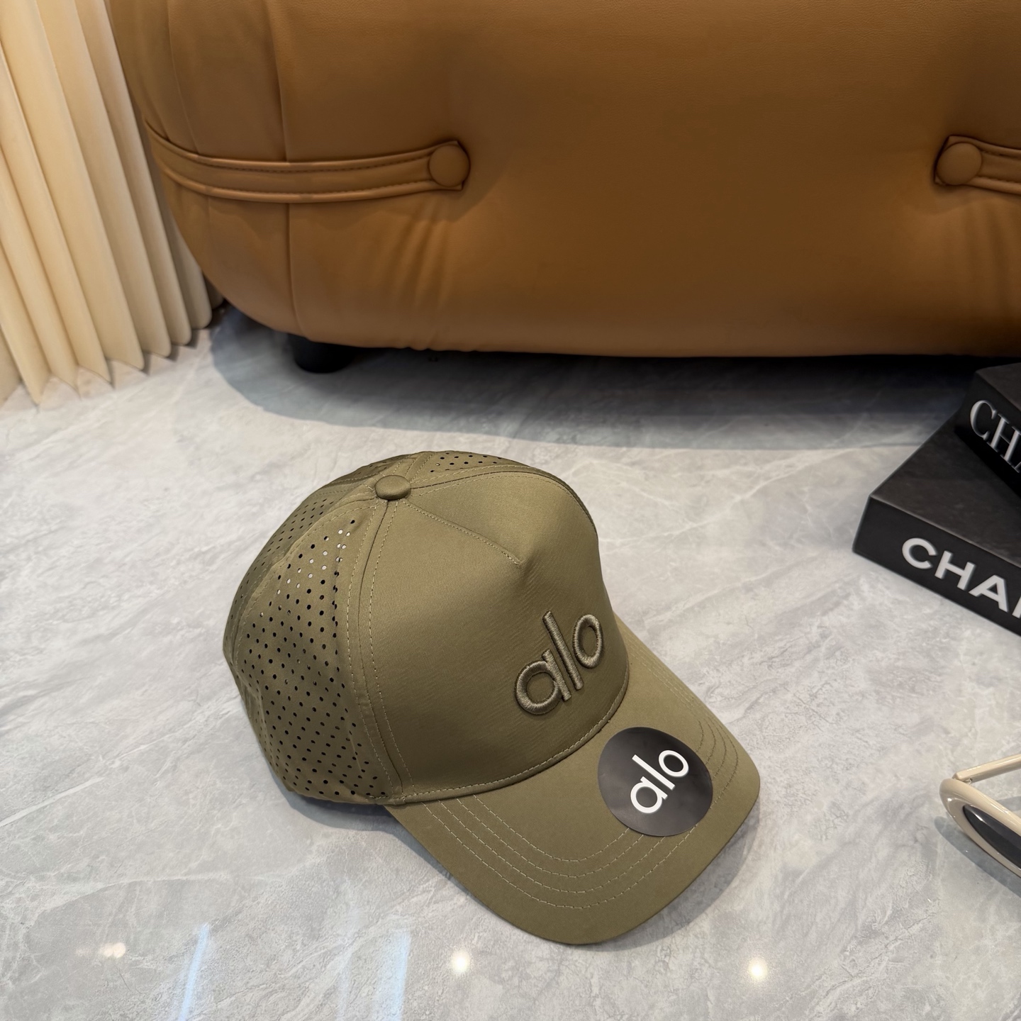 aIo 透气孔棒球帽🧢 爆🔥男女都可以完美驾驭！ 修饰脸型、显脸小绝绝子的一款棒球帽！ 轻盈透气！休闲百搭！ 	 