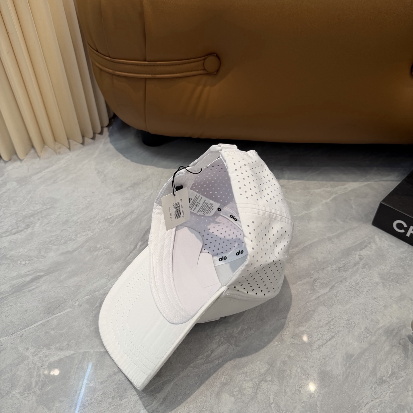 aIo 透气孔棒球帽🧢 爆🔥男女都可以完美驾驭！ 修饰脸型、显脸小绝绝子的一款棒球帽！ 轻盈透气！休闲百搭！ 	 