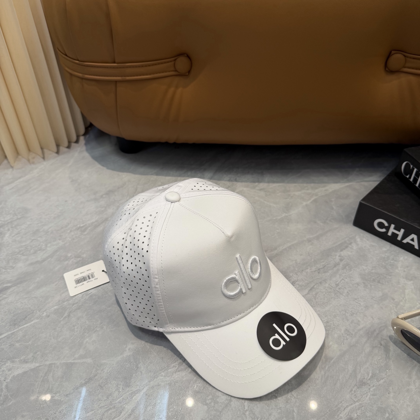 aIo 透气孔棒球帽🧢 爆🔥男女都可以完美驾驭！ 修饰脸型、显脸小绝绝子的一款棒球帽！ 轻盈透气！休闲百搭！ 	 