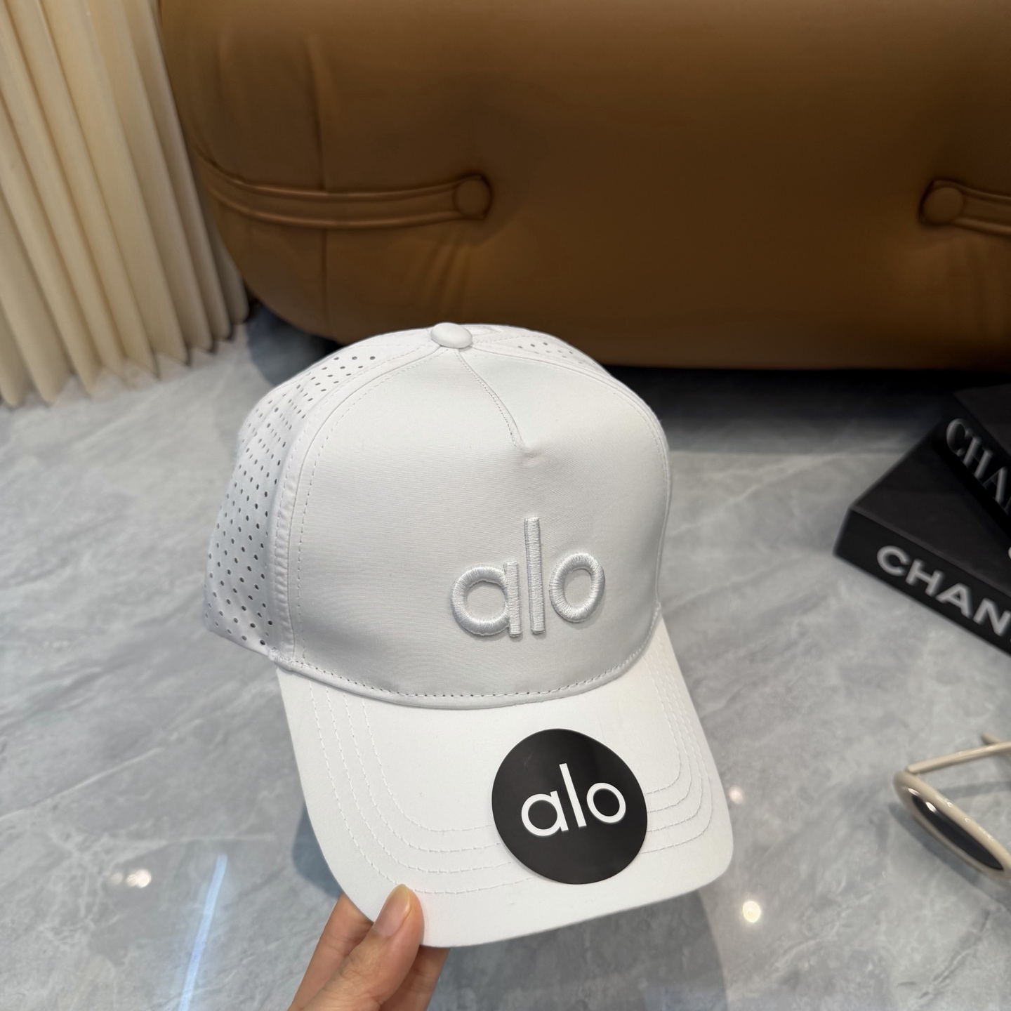 aIo 透气孔棒球帽🧢 爆🔥男女都可以完美驾驭！ 修饰脸型、显脸小绝绝子的一款棒球帽！ 轻盈透气！休闲百搭！ 	 