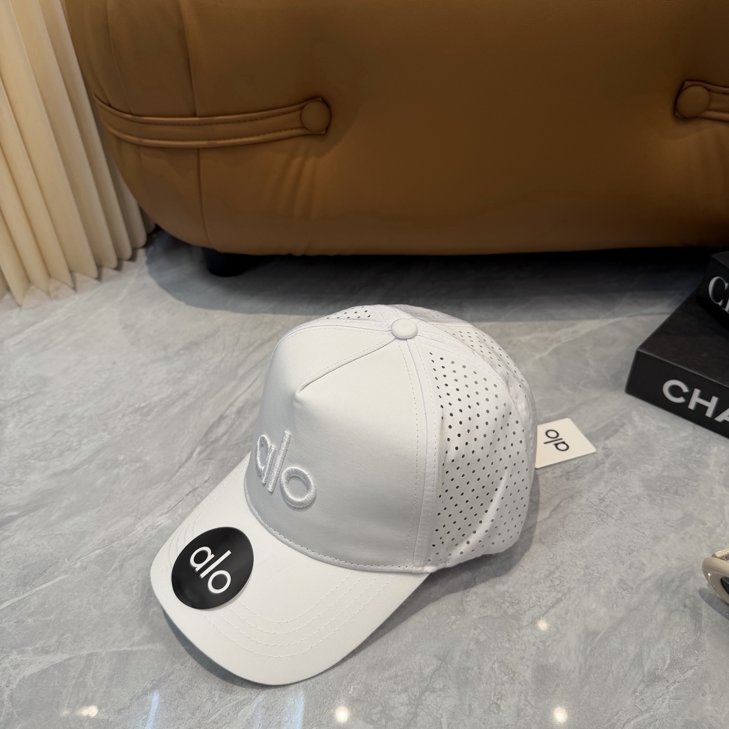 aIo 透气孔棒球帽🧢 爆🔥男女都可以完美驾驭！ 修饰脸型、显脸小绝绝子的一款棒球帽！ 轻盈透气！休闲百搭！ 	 
