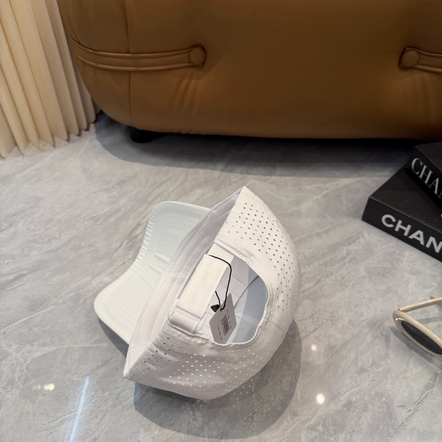 aIo 透气孔棒球帽🧢 爆🔥男女都可以完美驾驭！ 修饰脸型、显脸小绝绝子的一款棒球帽！ 轻盈透气！休闲百搭！ 	 