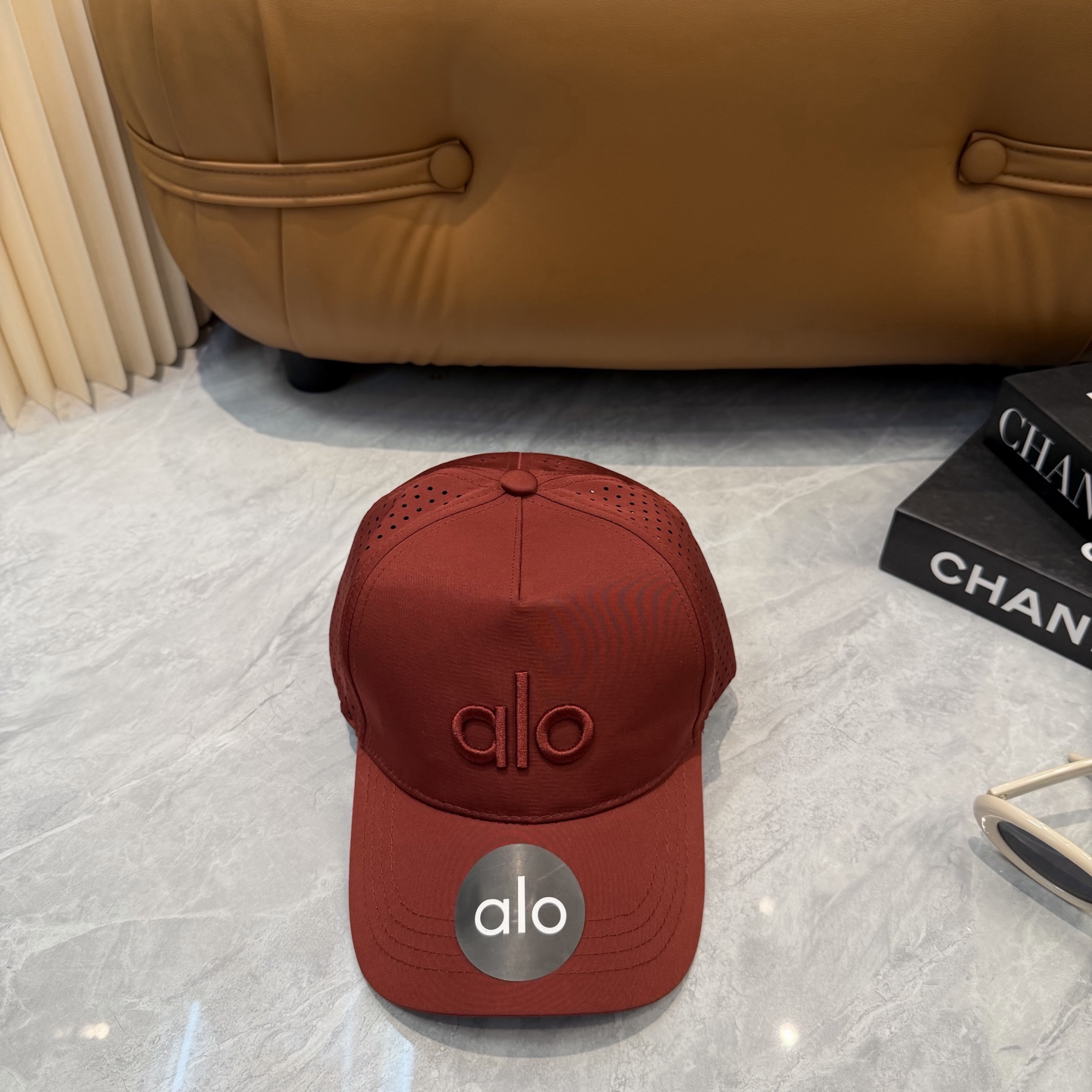 aIo 透气孔棒球帽🧢 爆🔥男女都可以完美驾驭！ 修饰脸型、显脸小绝绝子的一款棒球帽！ 轻盈透气！休闲百搭！ 	 
