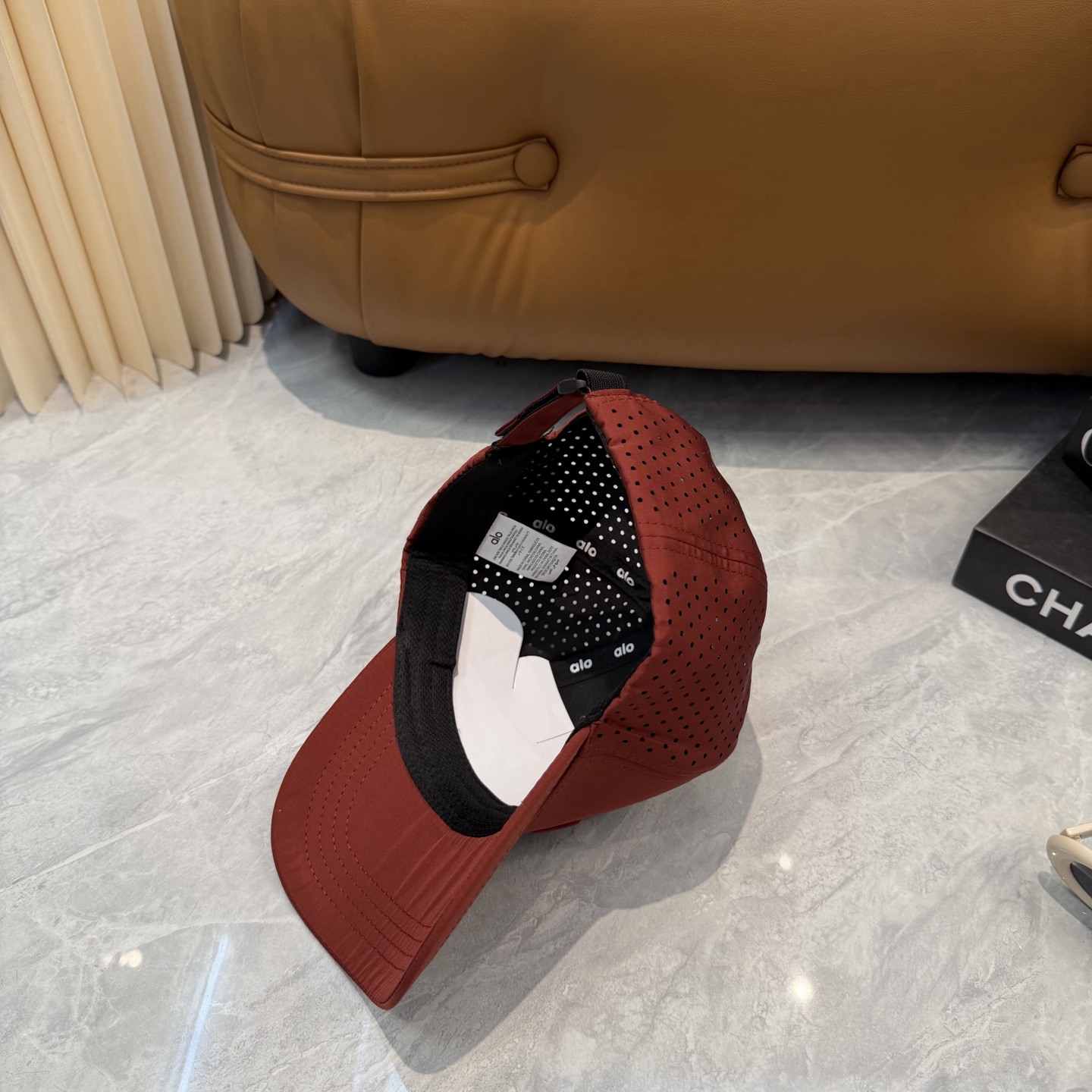 aIo 透气孔棒球帽🧢 爆🔥男女都可以完美驾驭！ 修饰脸型、显脸小绝绝子的一款棒球帽！ 轻盈透气！休闲百搭！ 	 