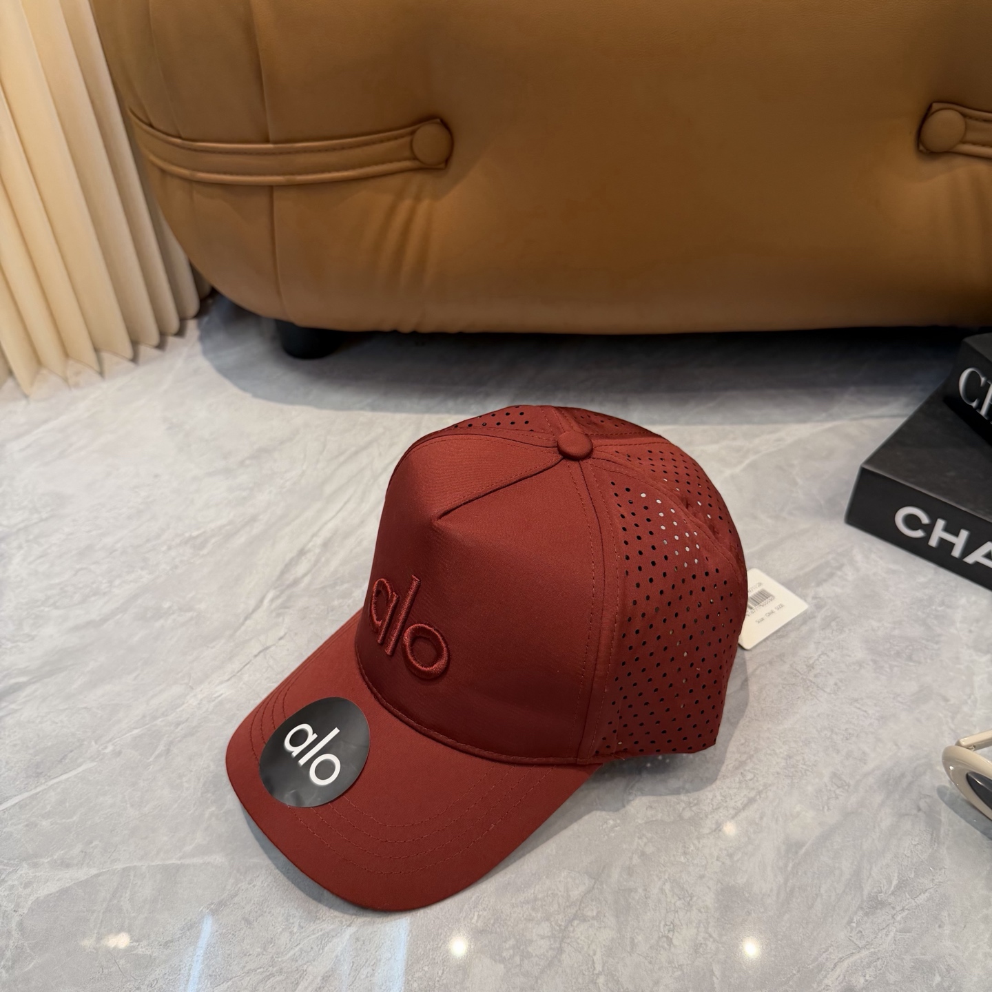 aIo 透气孔棒球帽🧢 爆🔥男女都可以完美驾驭！ 修饰脸型、显脸小绝绝子的一款棒球帽！ 轻盈透气！休闲百搭！ 	 