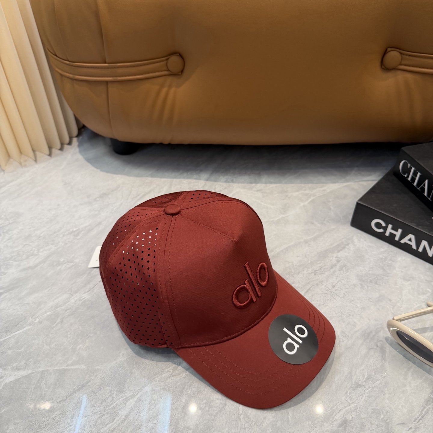 aIo 透气孔棒球帽🧢 爆🔥男女都可以完美驾驭！ 修饰脸型、显脸小绝绝子的一款棒球帽！ 轻盈透气！休闲百搭！ 	 