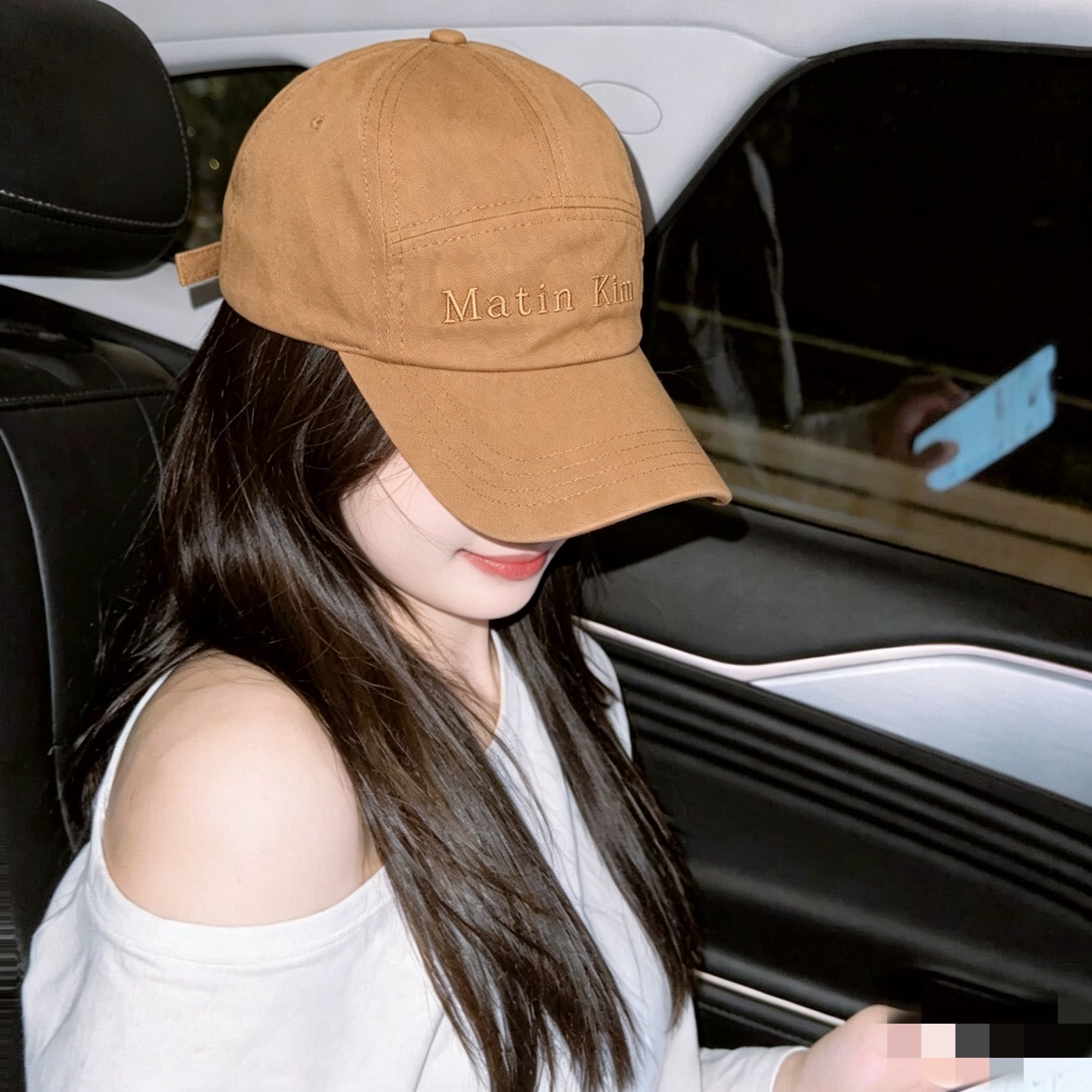 韩国大热的Matin Kim刺绣棒球帽🧢上新啦！最近超爱这款刺绣棒球帽 每个色都很好看 日常通勤、运动都合适 纯棉材质戴