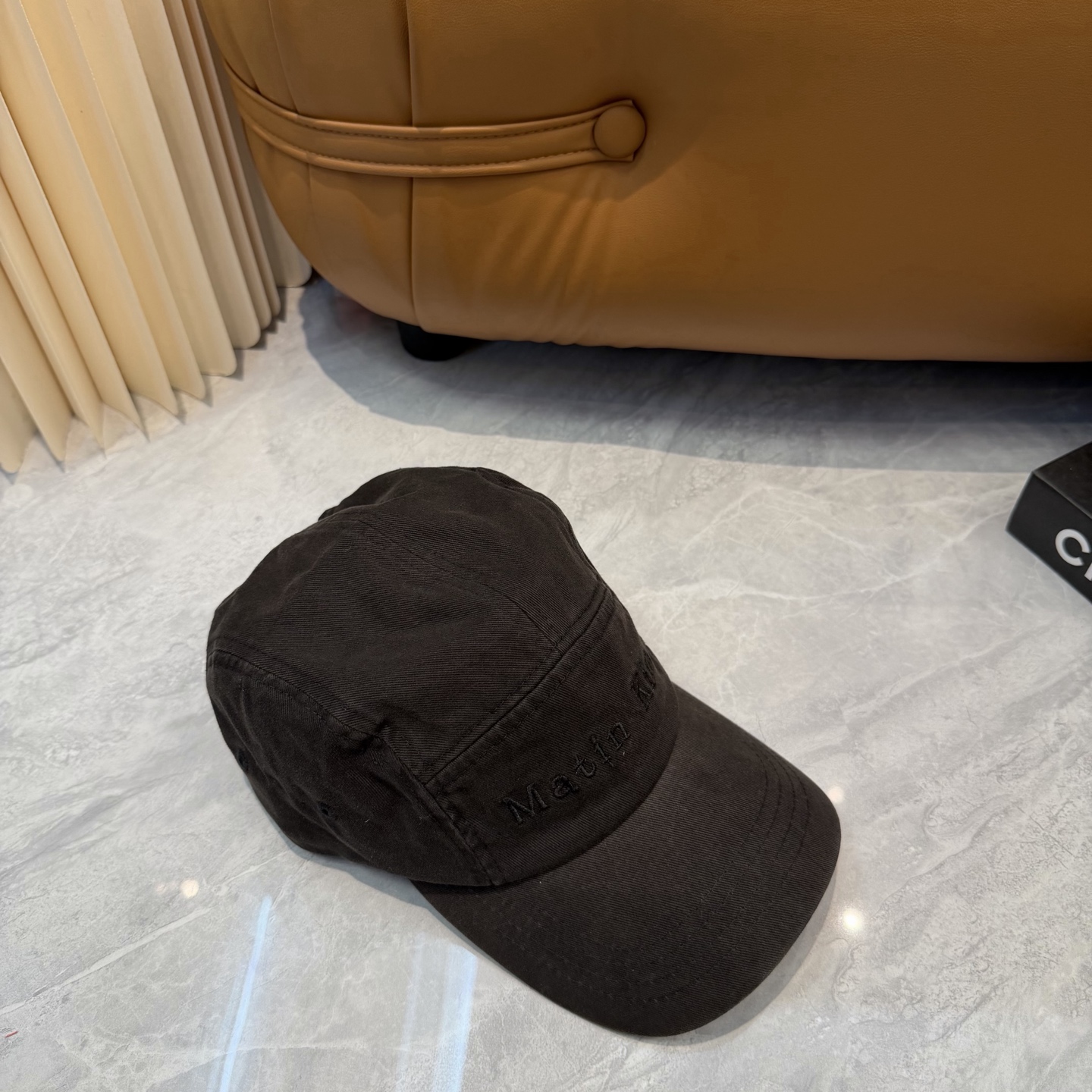 韩国大热的Matin Kim刺绣棒球帽🧢上新啦！最近超爱这款刺绣棒球帽 每个色都很好看 日常通勤、运动都合适 纯棉材质戴