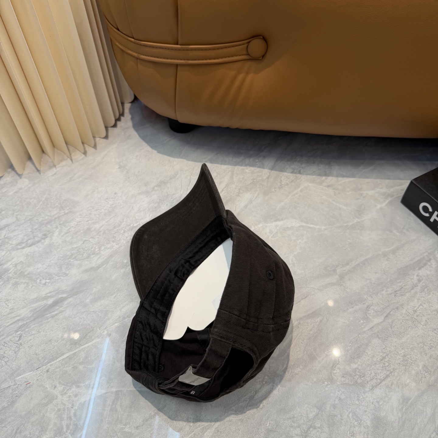 韩国大热的Matin Kim刺绣棒球帽🧢上新啦！最近超爱这款刺绣棒球帽 每个色都很好看 日常通勤、运动都合适 纯棉材质戴