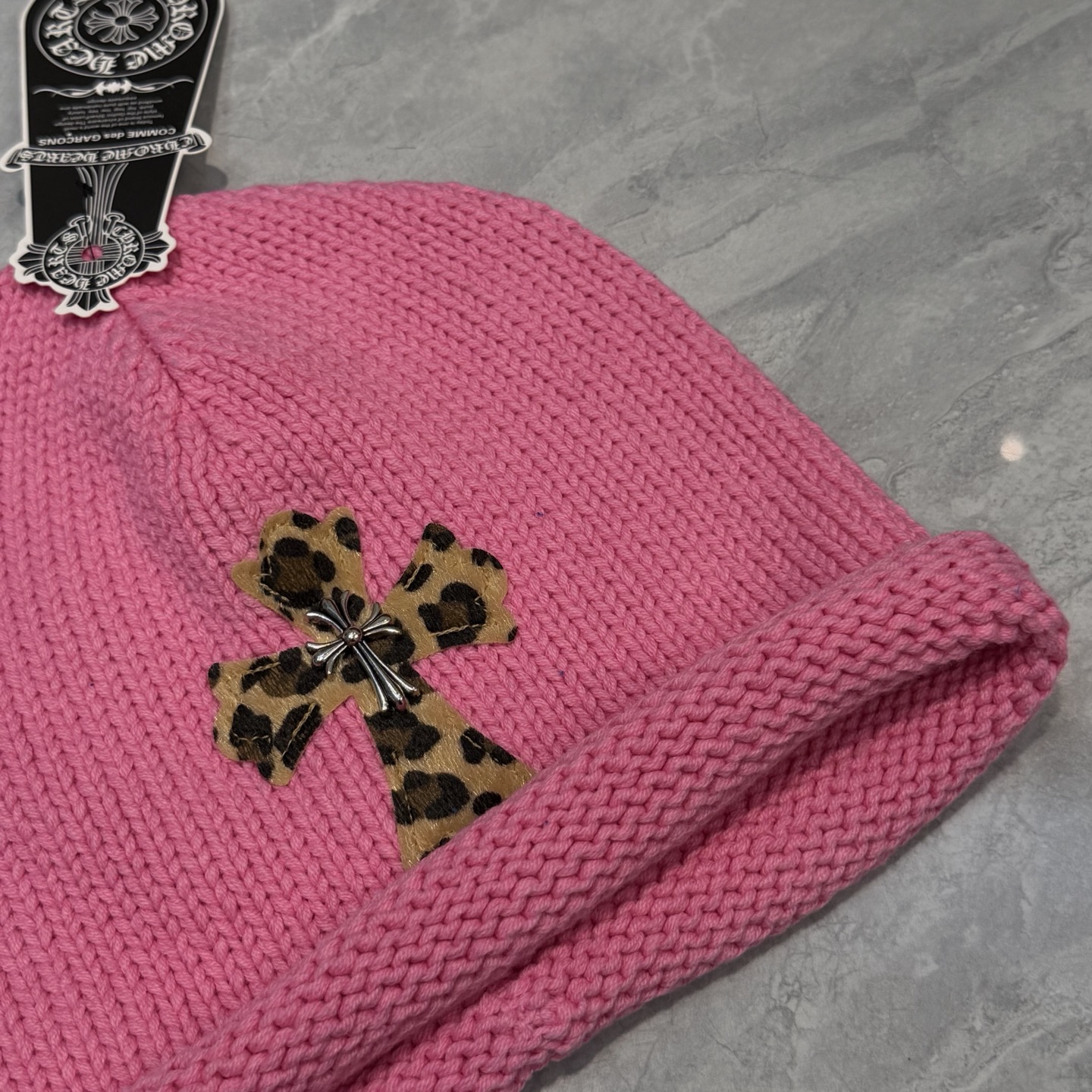 🤍克罗心Chrome hearts秋冬新款十字架针织帽🧶 秋冬必备帽子之一~真的 谁戴谁好看~，入秋搭配黑白灰色系也是绝