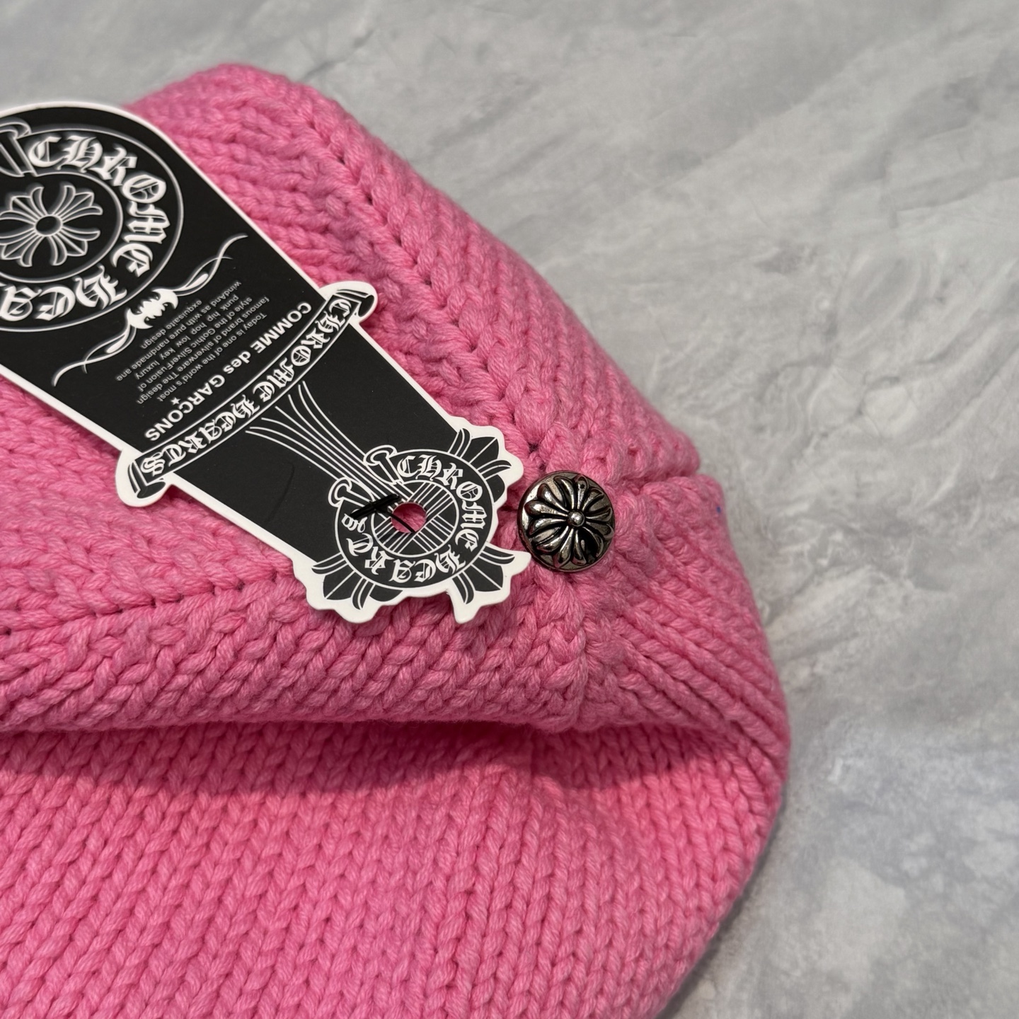 🤍克罗心Chrome hearts秋冬新款十字架针织帽🧶 秋冬必备帽子之一~真的 谁戴谁好看~，入秋搭配黑白灰色系也是绝