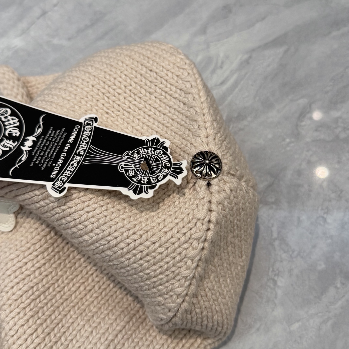 🤍克罗心Chrome hearts秋冬新款十字架针织帽🧶 秋冬必备帽子之一~真的 谁戴谁好看~，入秋搭配黑白灰色系也是绝