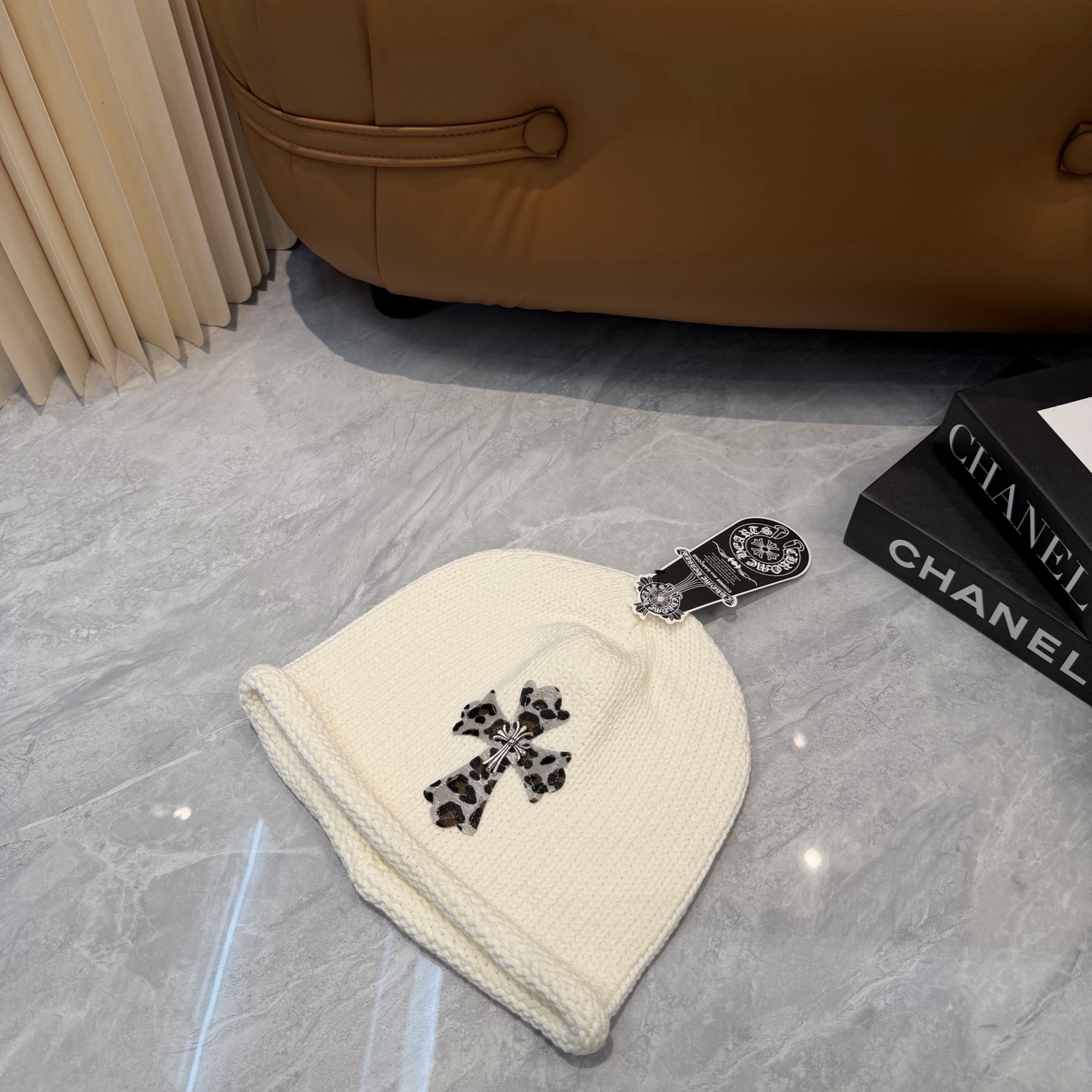 🤍克罗心Chrome hearts秋冬新款十字架针织帽🧶 秋冬必备帽子之一~真的 谁戴谁好看~，入秋搭配黑白灰色系也是绝