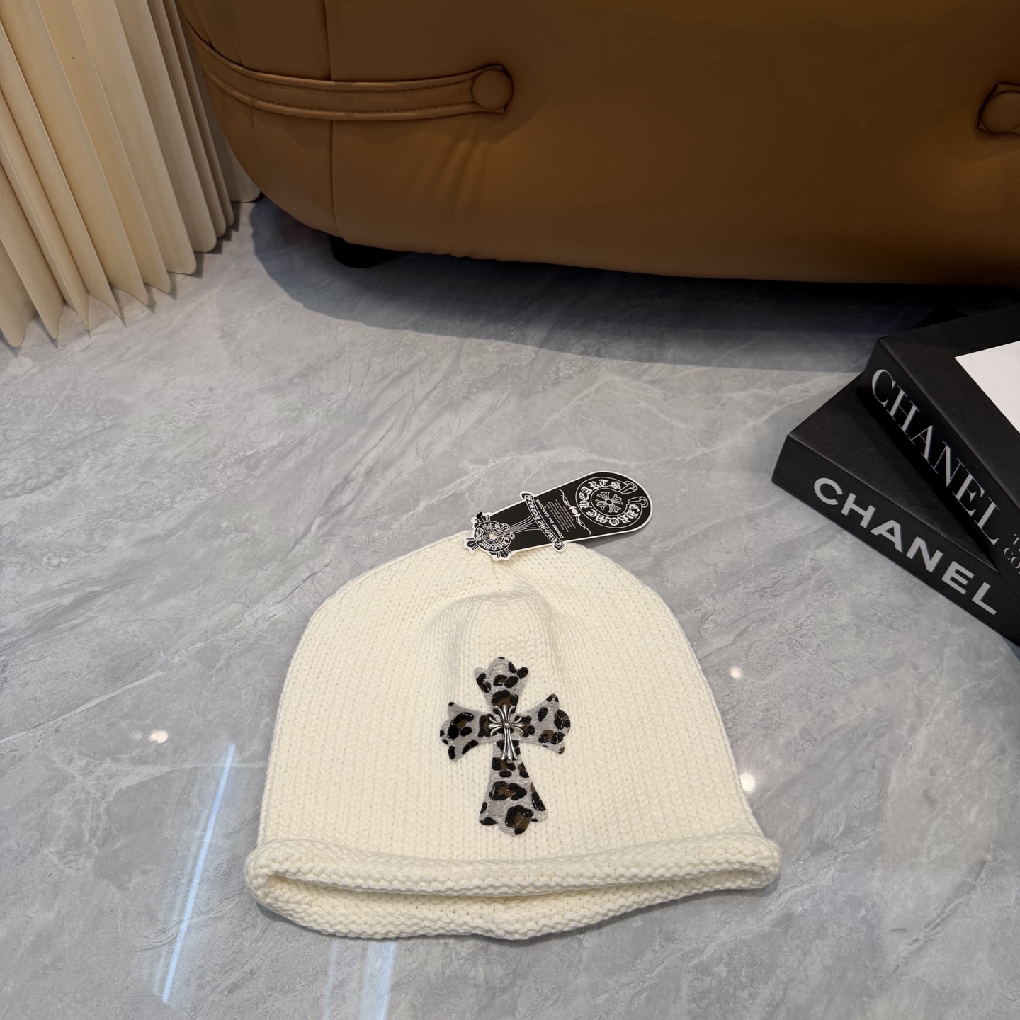 🤍克罗心Chrome hearts秋冬新款十字架针织帽🧶 秋冬必备帽子之一~真的 谁戴谁好看~，入秋搭配黑白灰色系也是绝
