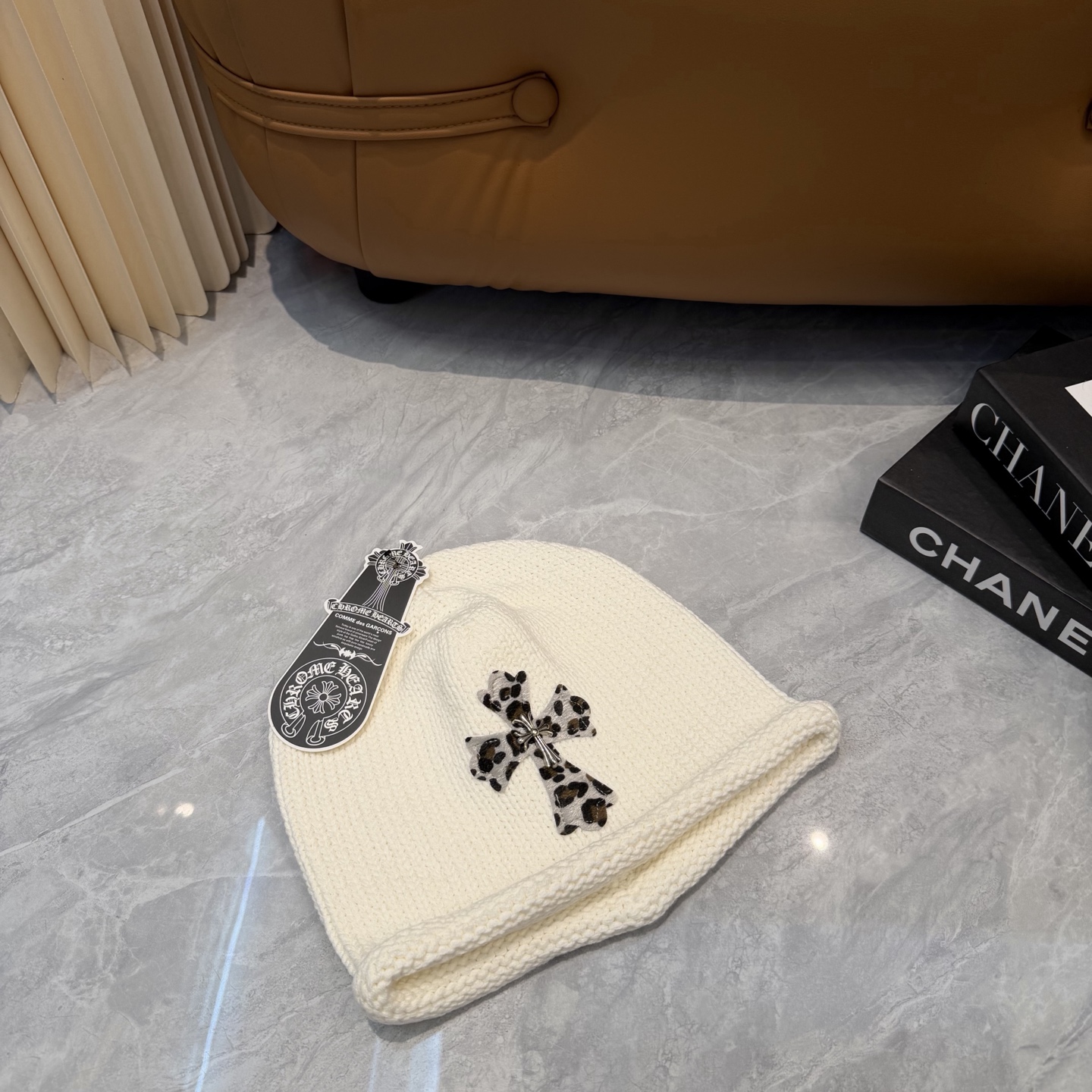🤍克罗心Chrome hearts秋冬新款十字架针织帽🧶 秋冬必备帽子之一~真的 谁戴谁好看~，入秋搭配黑白灰色系也是绝