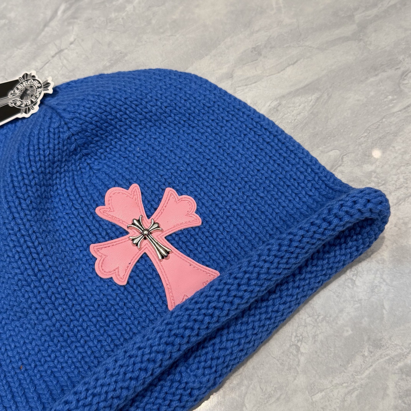 🤍克罗心Chrome hearts秋冬新款十字架针织帽🧶 秋冬必备帽子之一~真的 谁戴谁好看~，入秋搭配黑白灰色系也是绝
