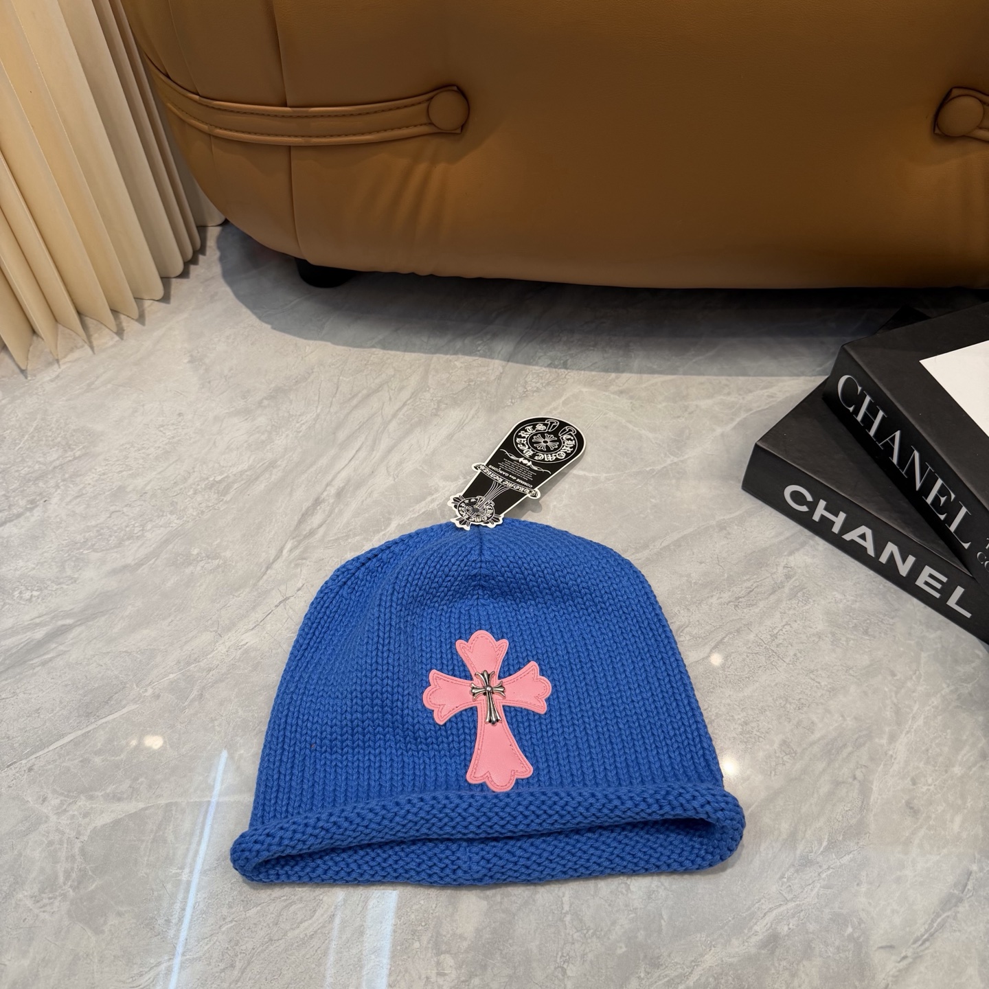 🤍克罗心Chrome hearts秋冬新款十字架针织帽🧶 秋冬必备帽子之一~真的 谁戴谁好看~，入秋搭配黑白灰色系也是绝