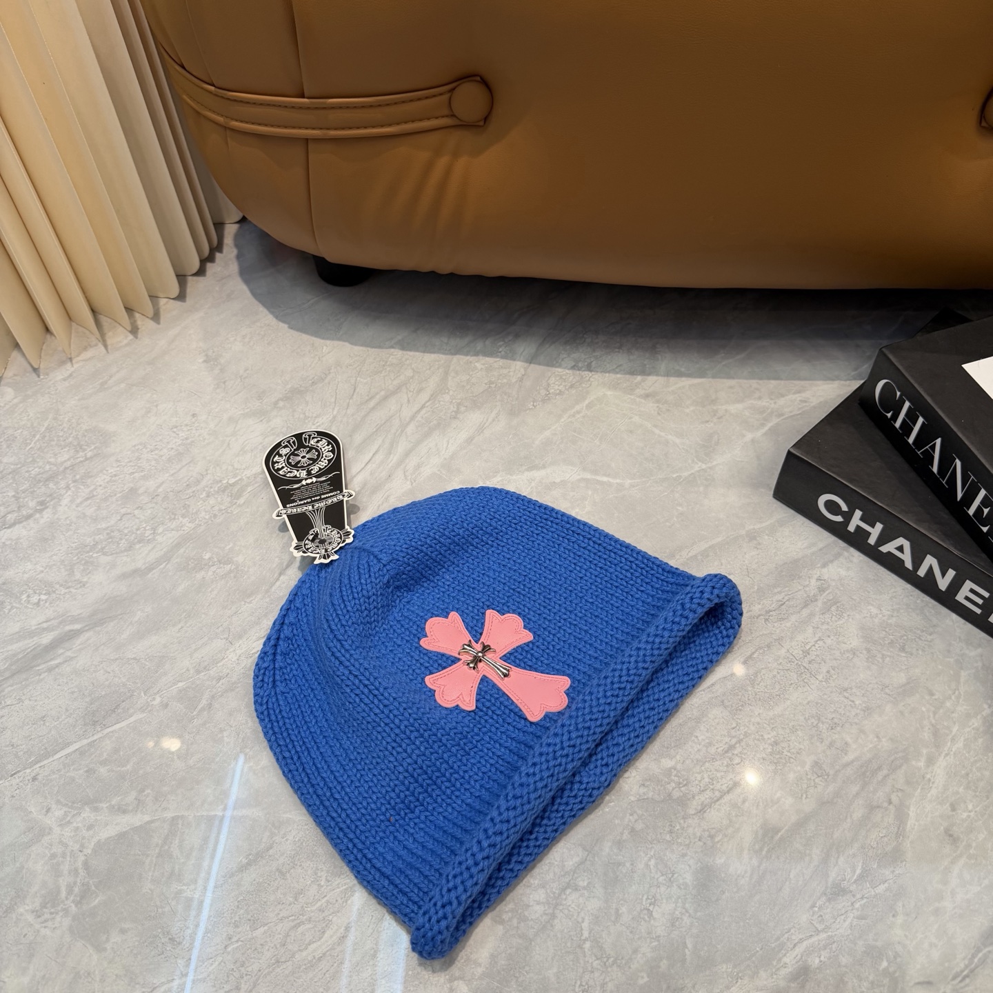 🤍克罗心Chrome hearts秋冬新款十字架针织帽🧶 秋冬必备帽子之一~真的 谁戴谁好看~，入秋搭配黑白灰色系也是绝