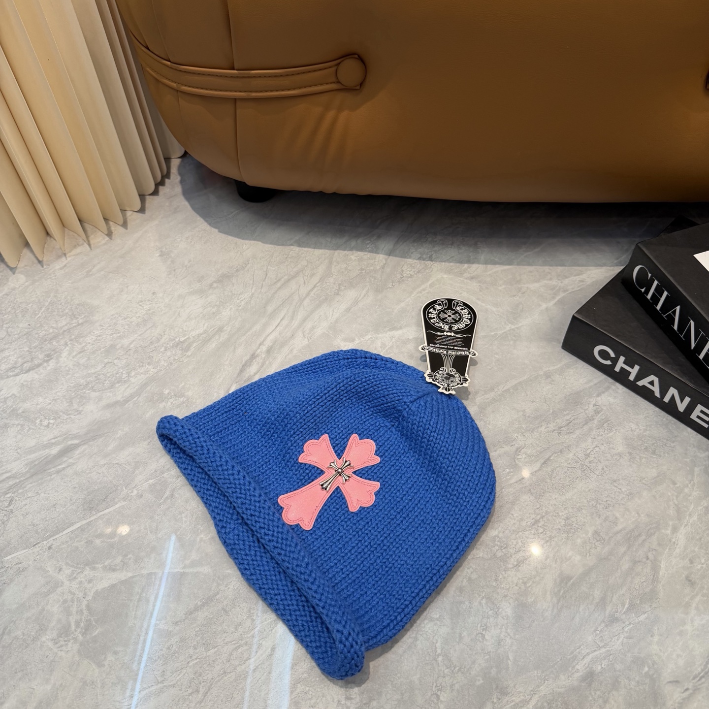 🤍克罗心Chrome hearts秋冬新款十字架针织帽🧶 秋冬必备帽子之一~真的 谁戴谁好看~，入秋搭配黑白灰色系也是绝