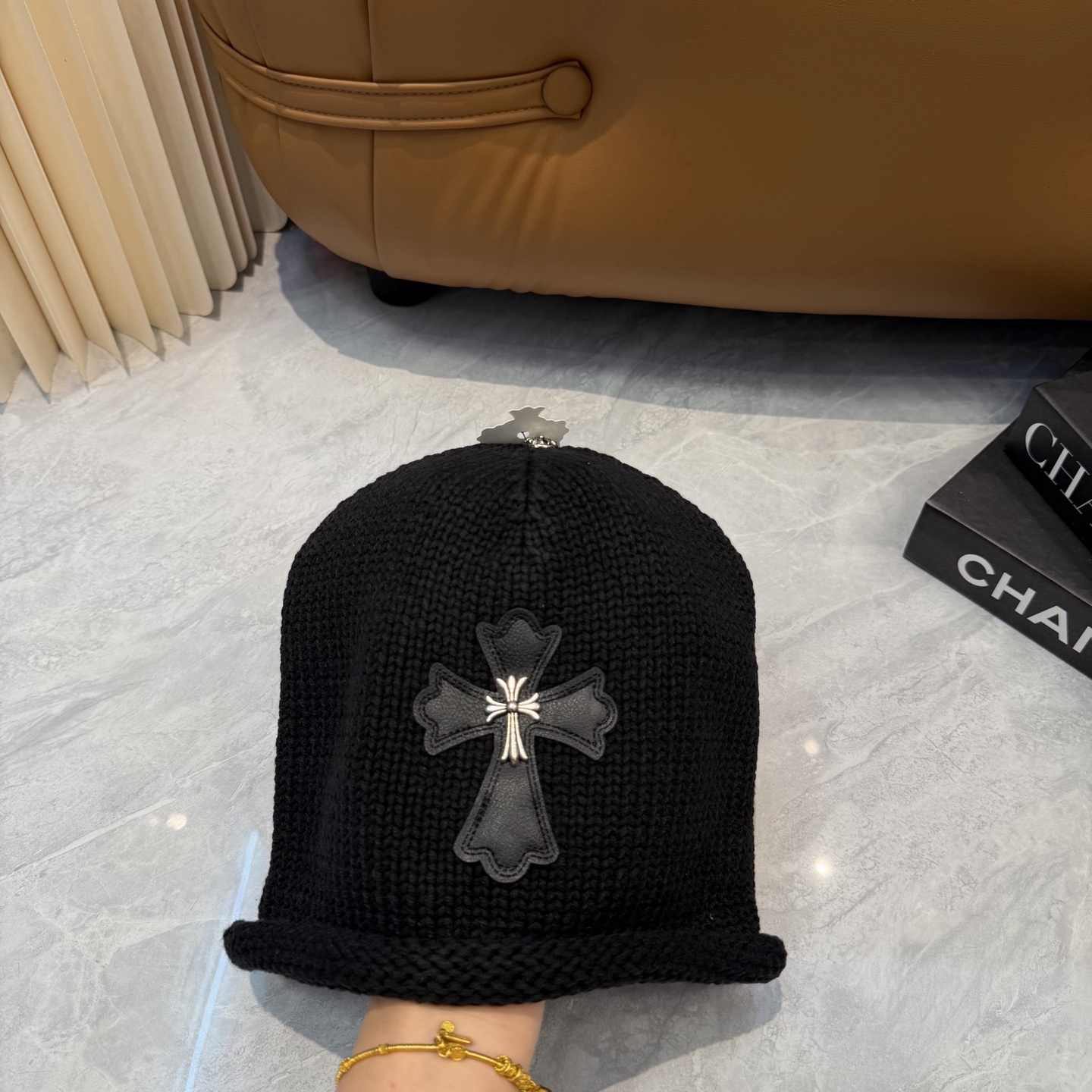 🤍克罗心Chrome hearts秋冬新款十字架针织帽🧶 秋冬必备帽子之一~真的 谁戴谁好看~，入秋搭配黑白灰色系也是绝