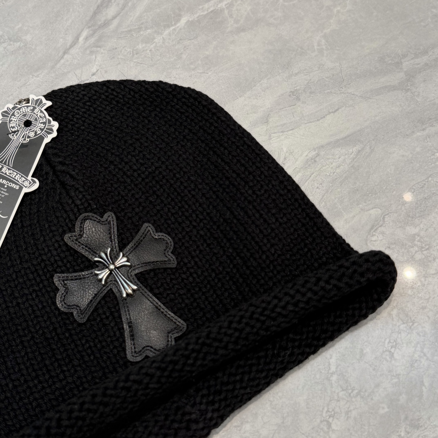 🤍克罗心Chrome hearts秋冬新款十字架针织帽🧶 秋冬必备帽子之一~真的 谁戴谁好看~，入秋搭配黑白灰色系也是绝