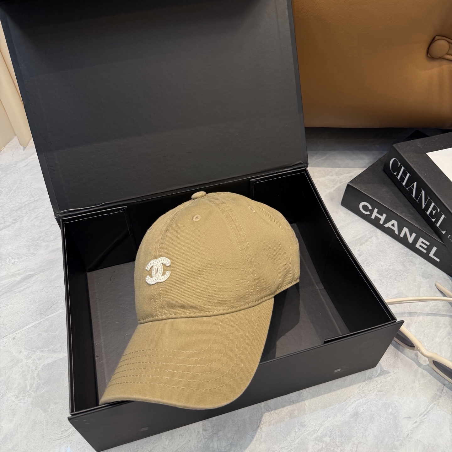 【CHANEL香奈儿】春夏新款简约小香logo棒球帽，新款出货，大牌款超好搭配，赶紧入手！