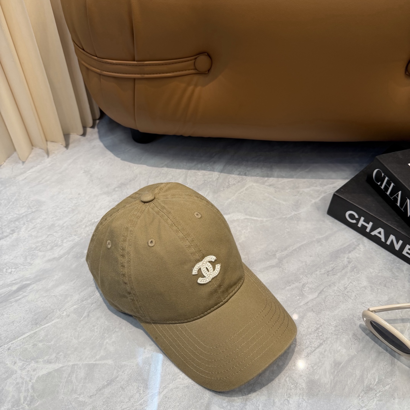 【CHANEL香奈儿】春夏新款简约小香logo棒球帽，新款出货，大牌款超好搭配，赶紧入手！