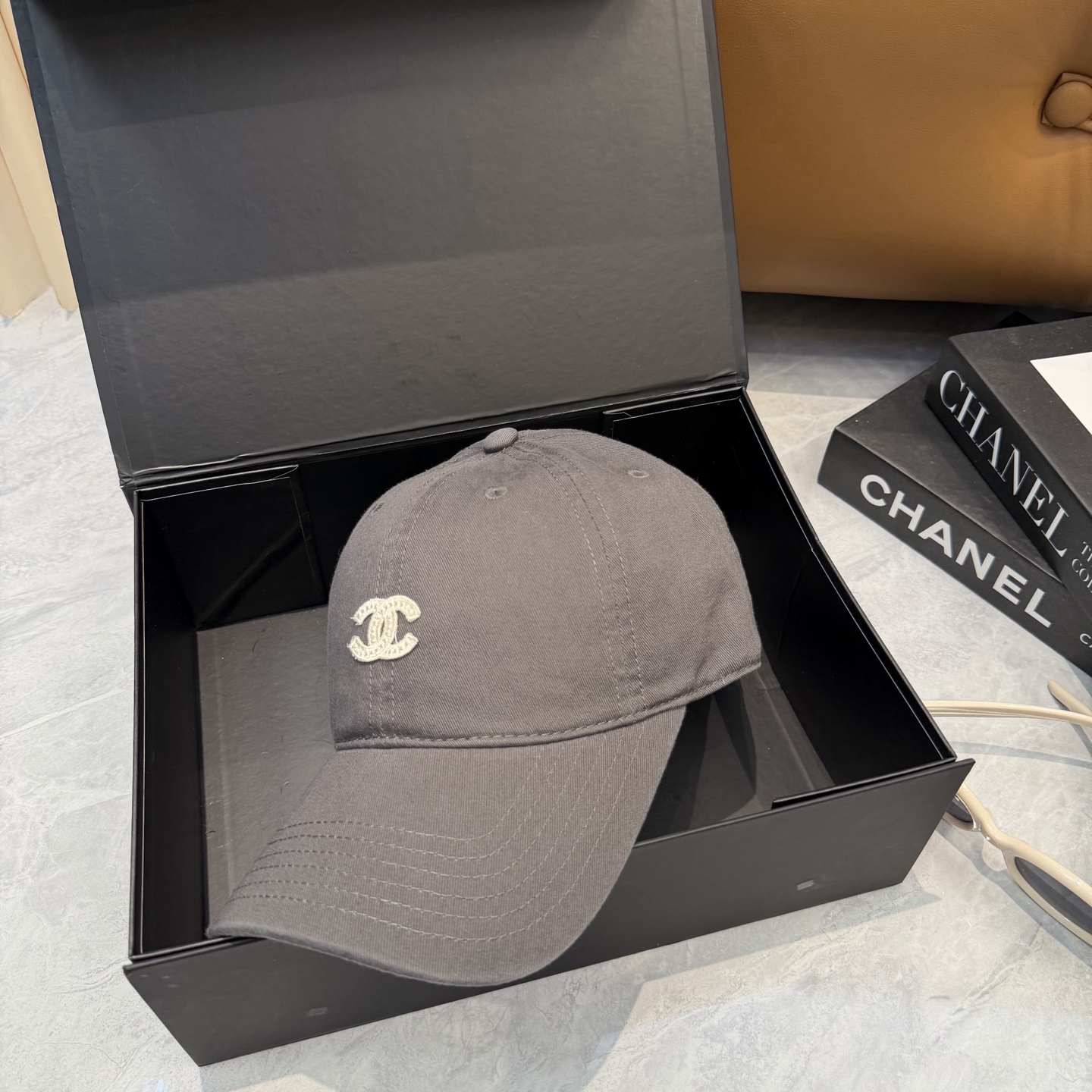 【CHANEL香奈儿】春夏新款简约小香logo棒球帽，新款出货，大牌款超好搭配，赶紧入手！