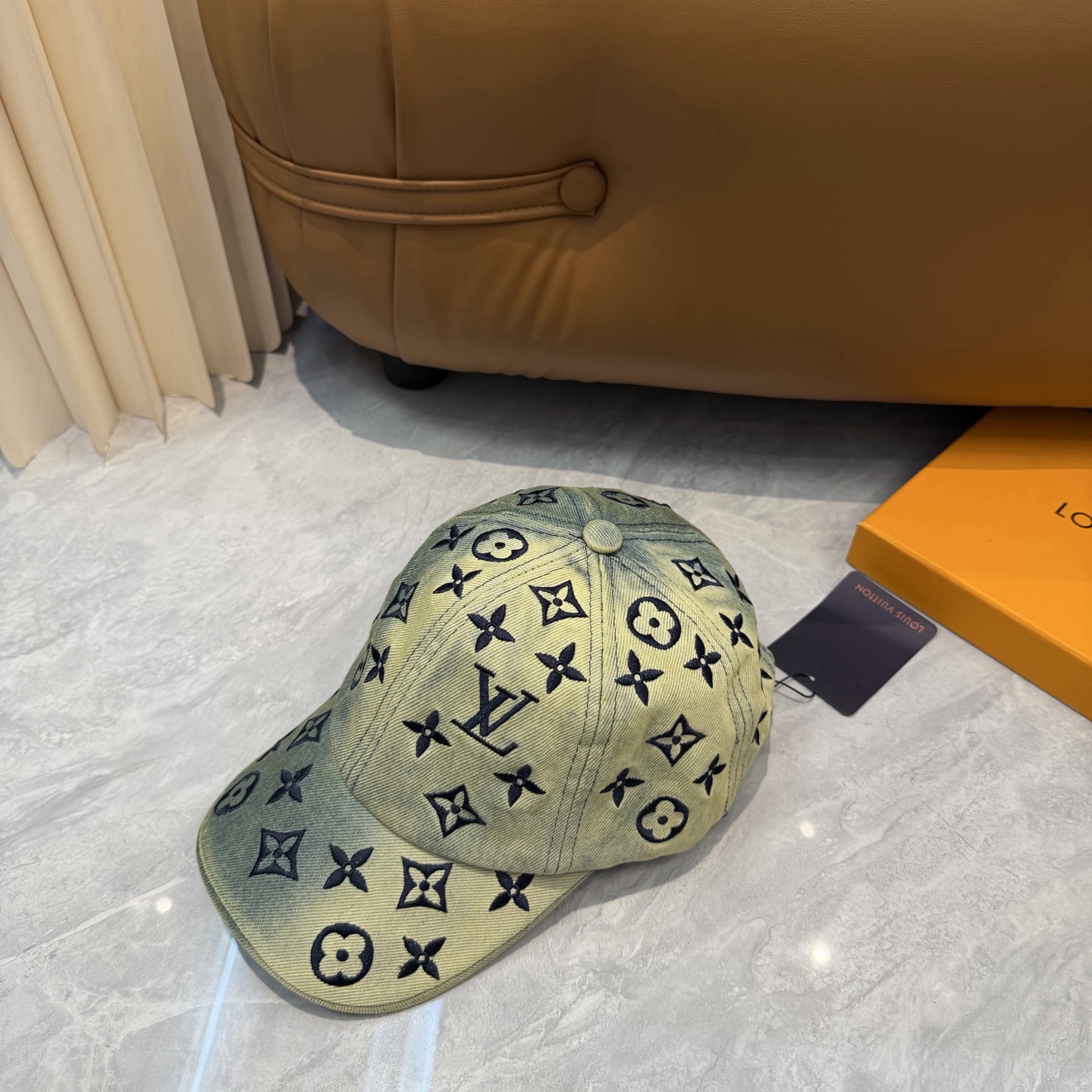 LV路易威登高版本专柜爆款棒球帽  重工打造♥️高端大气，百搭款🤗男女通用！