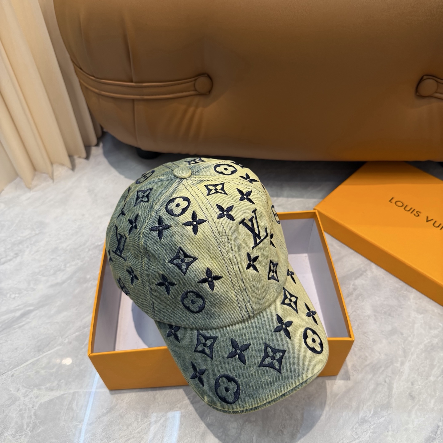 LV路易威登高版本专柜爆款棒球帽  重工打造♥️高端大气，百搭款🤗男女通用！