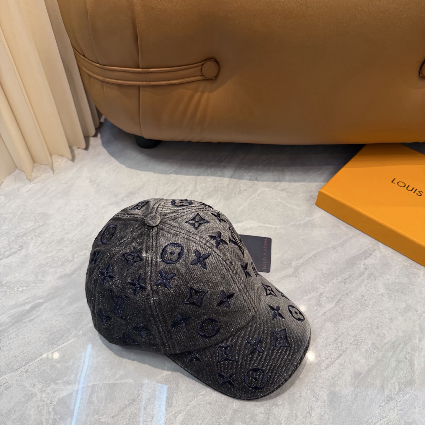 LV路易威登高版本专柜爆款棒球帽  重工打造♥️高端大气，百搭款🤗男女通用！